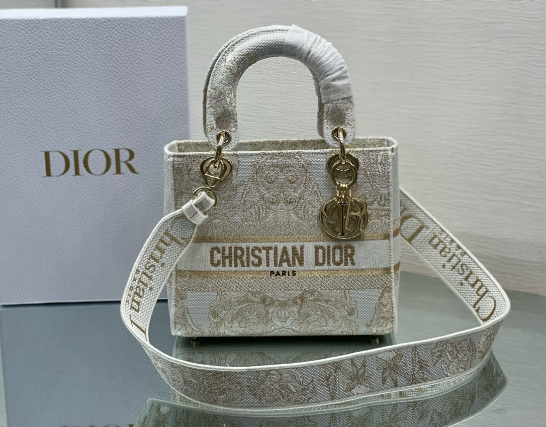 MEDIUM DIOR LADY D-LITE BAG  24 x 20 x 11 cm