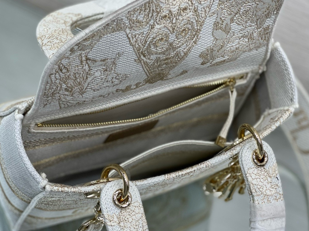 MEDIUM DIOR LADY D-LITE BAG  24 x 20 x 11 cm