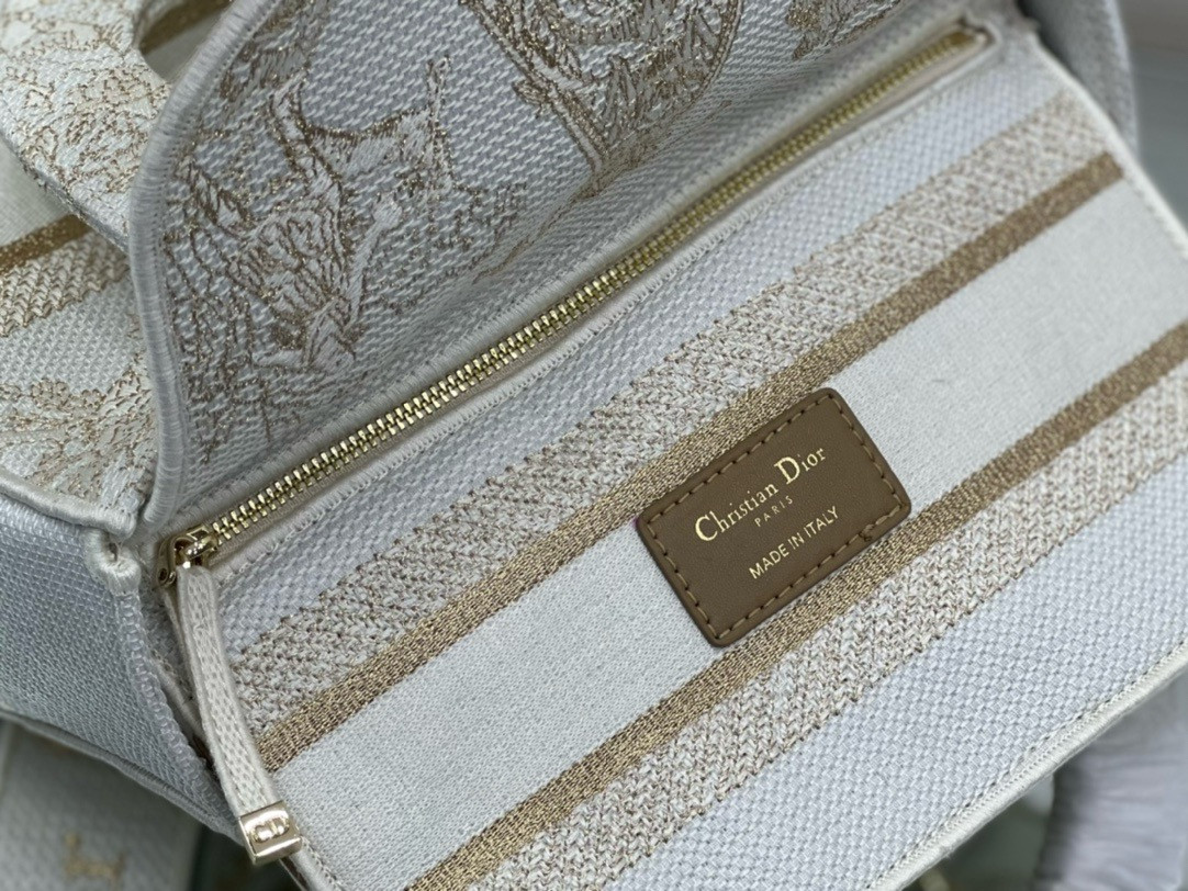 MEDIUM DIOR LADY D-LITE BAG  24 x 20 x 11 cm