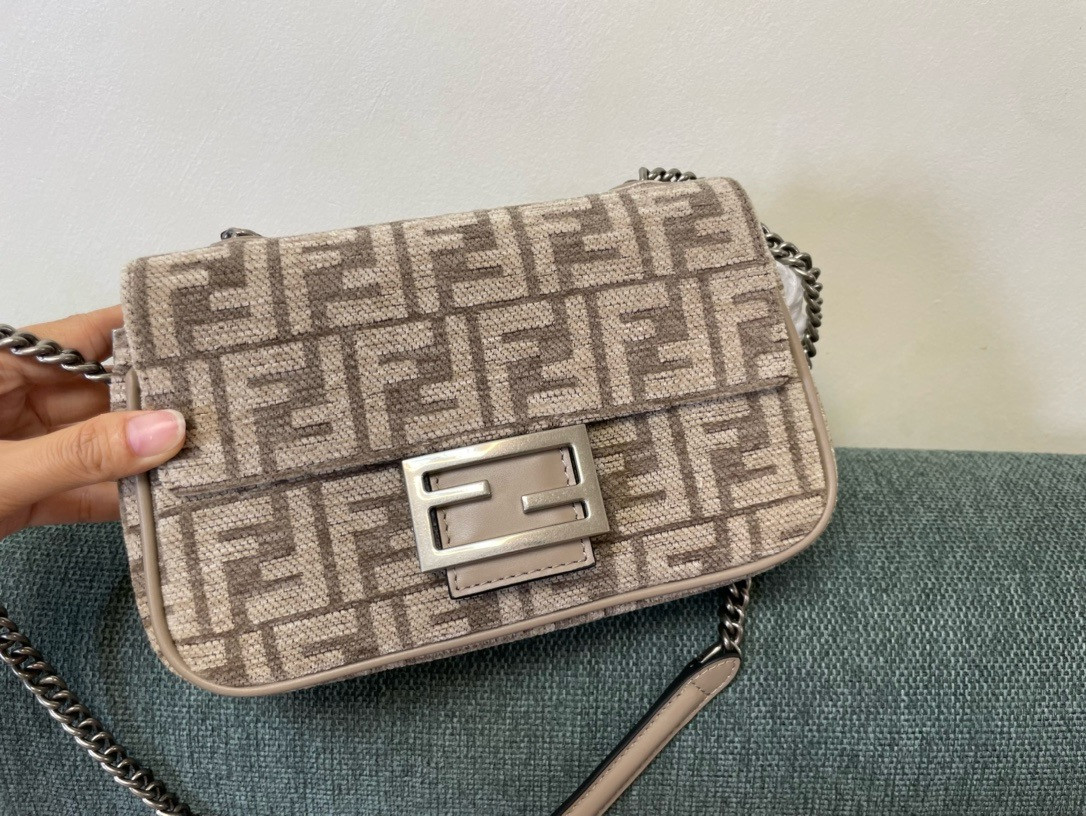 Fendi Baguette Chain Midi dove gray tapestry fabric bag with FF motif SILVER 14.5x7x24 cm