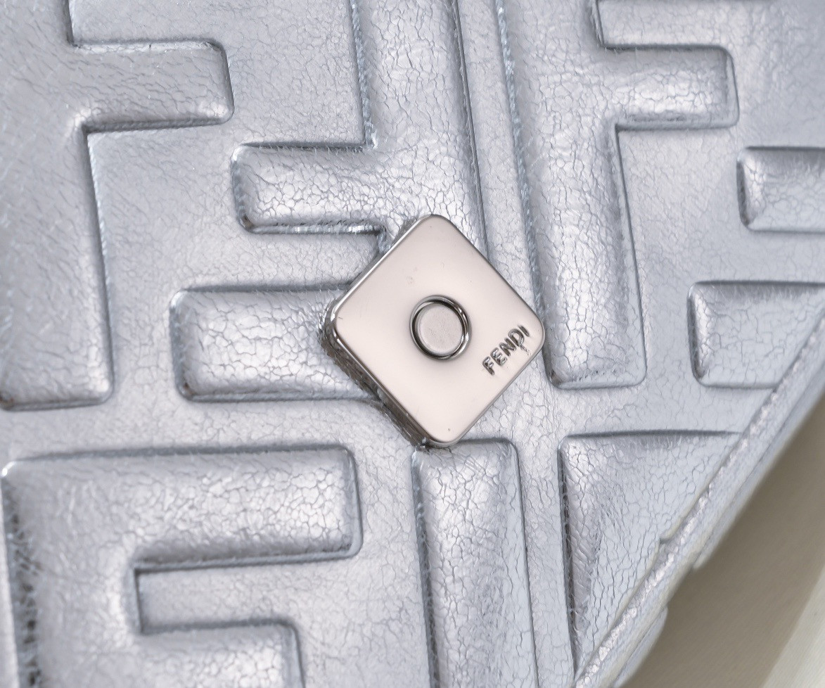 FENDI Baguette Phone Pouch Craquelé silver leather pouch 26x6x15cm