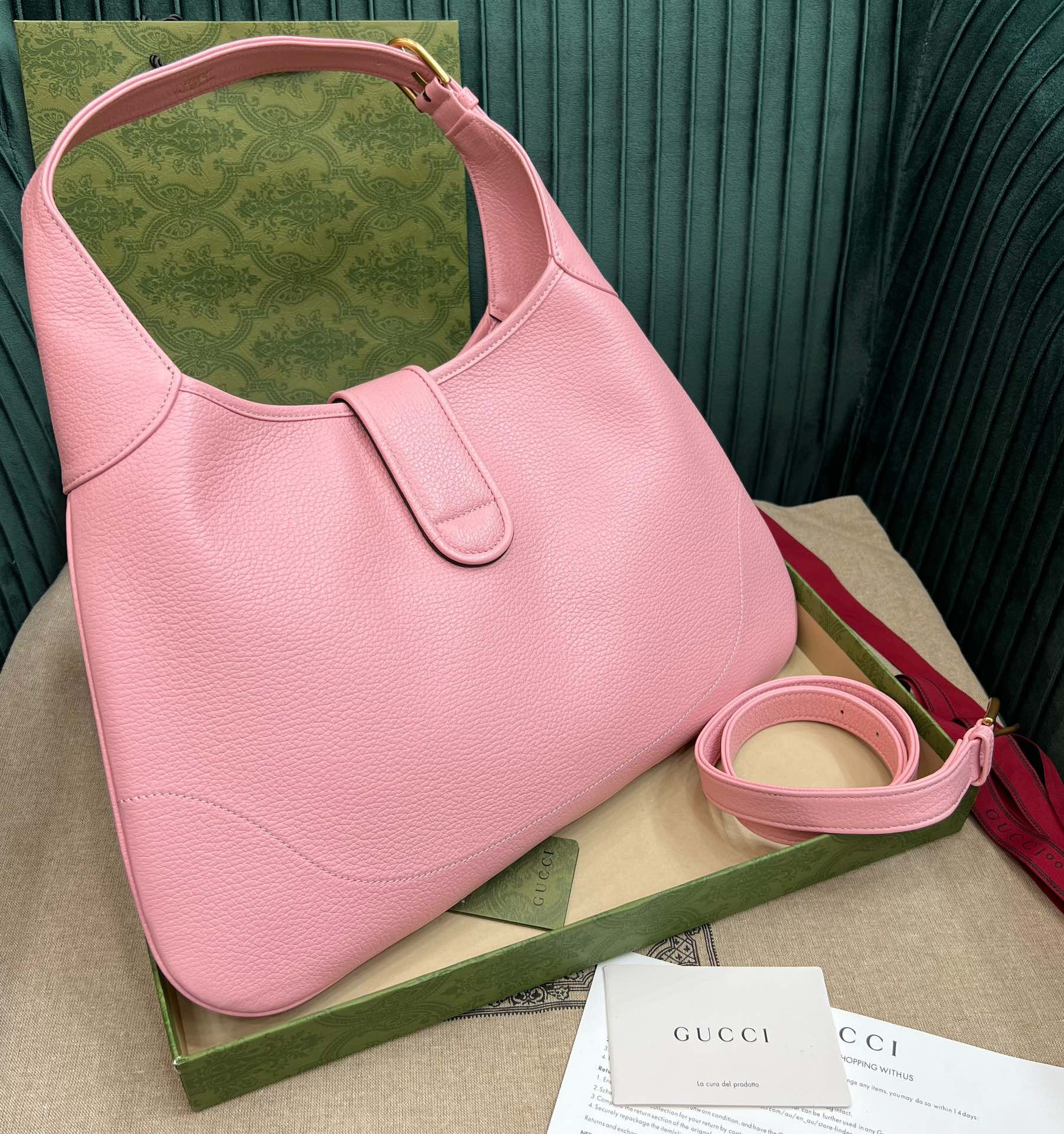 GUCCI Aphrodite medium shoulder 15.3x 15x 8 inches