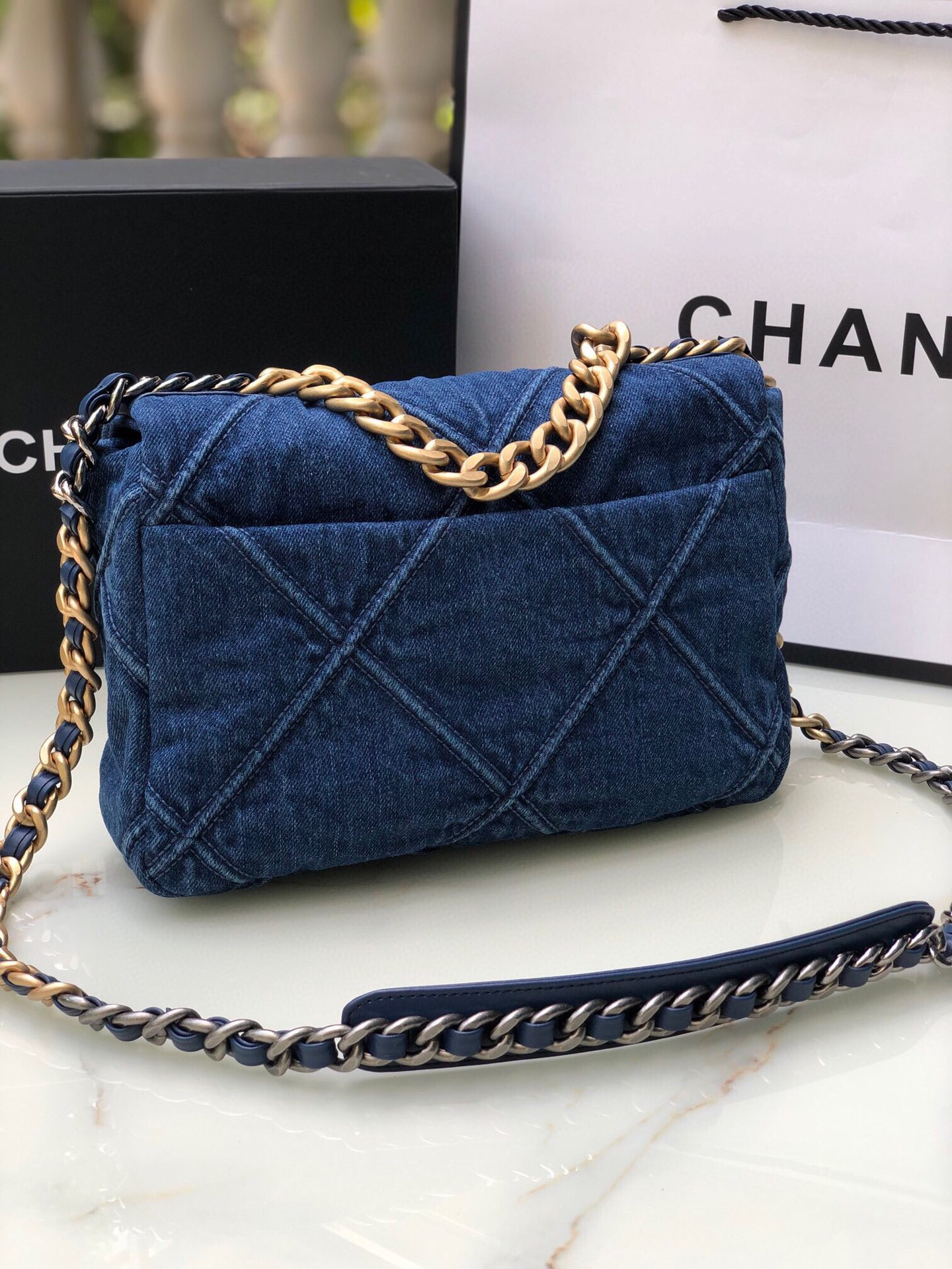 CHANEL 19 HANDBAG Ruthenium-Finish Metal Navy 6.2 × 10.1 × 3.5 in