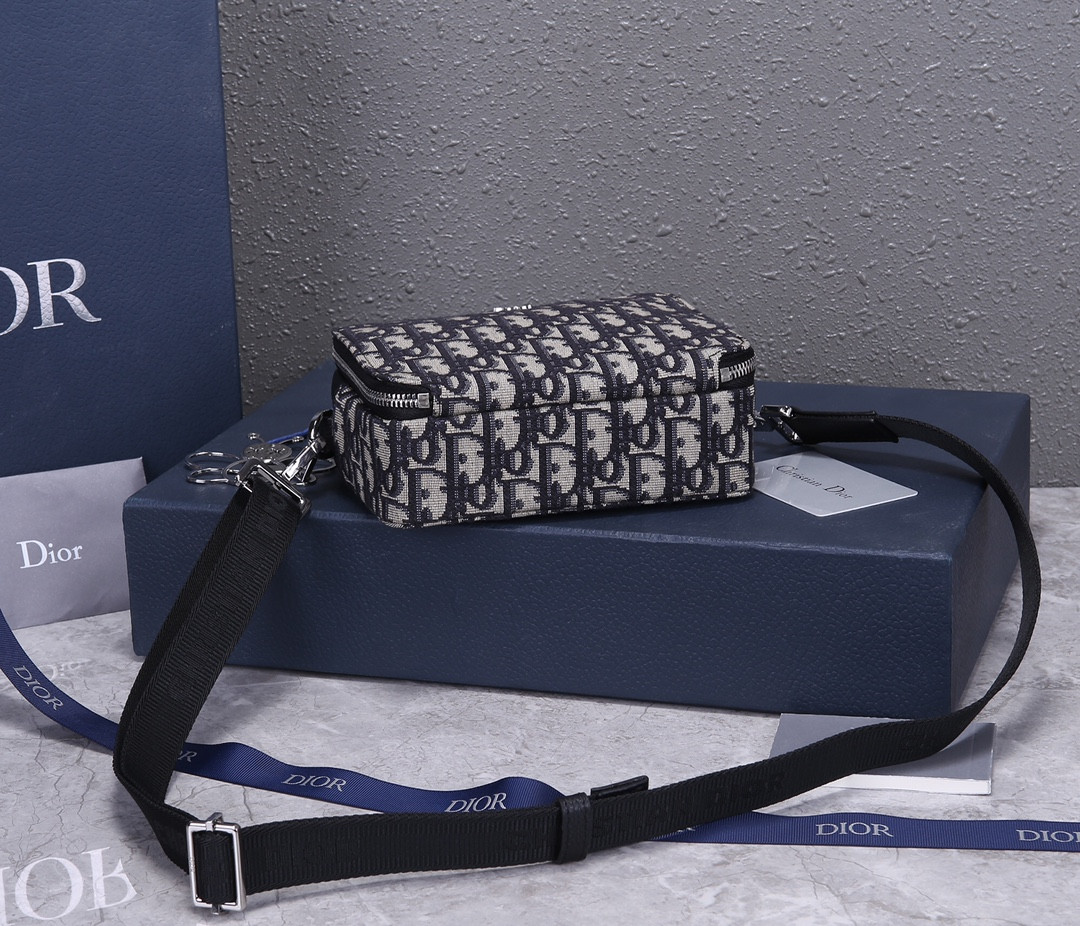 Dior Zipped Pouch with Strap 17×12.5×6cm