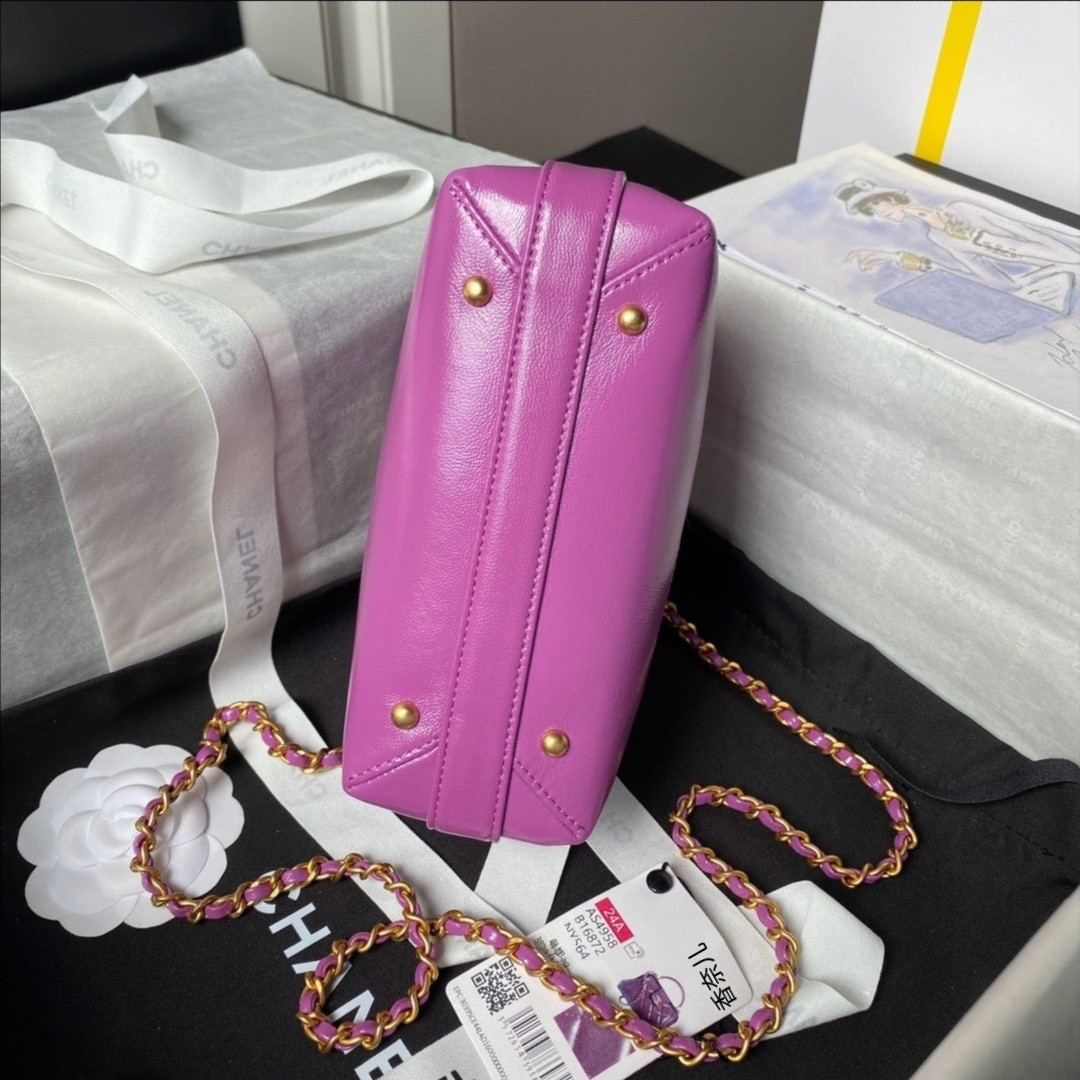 CHANEL MINI BAG WITH TOP HANDLE Shiny Lambskin & Gold-Tone Metal 12 × 18 × 7 cm