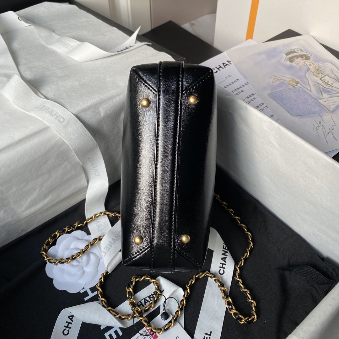 CHANEL MINI BAG WITH TOP HANDLE Shiny Lambskin & Gold-Tone Metal Black 12 × 18 × 7 cm