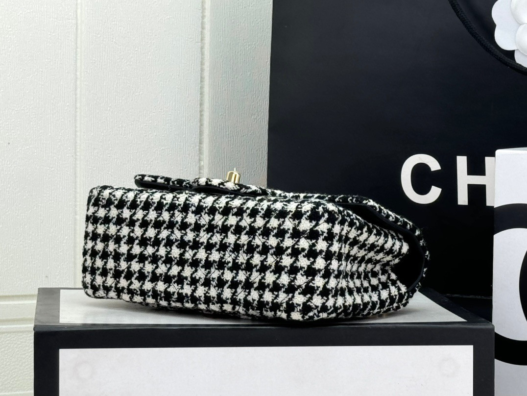 CHANEL MINI CLASSIC 11.12 HANDBAG 20 12 × 20 × 6 cm