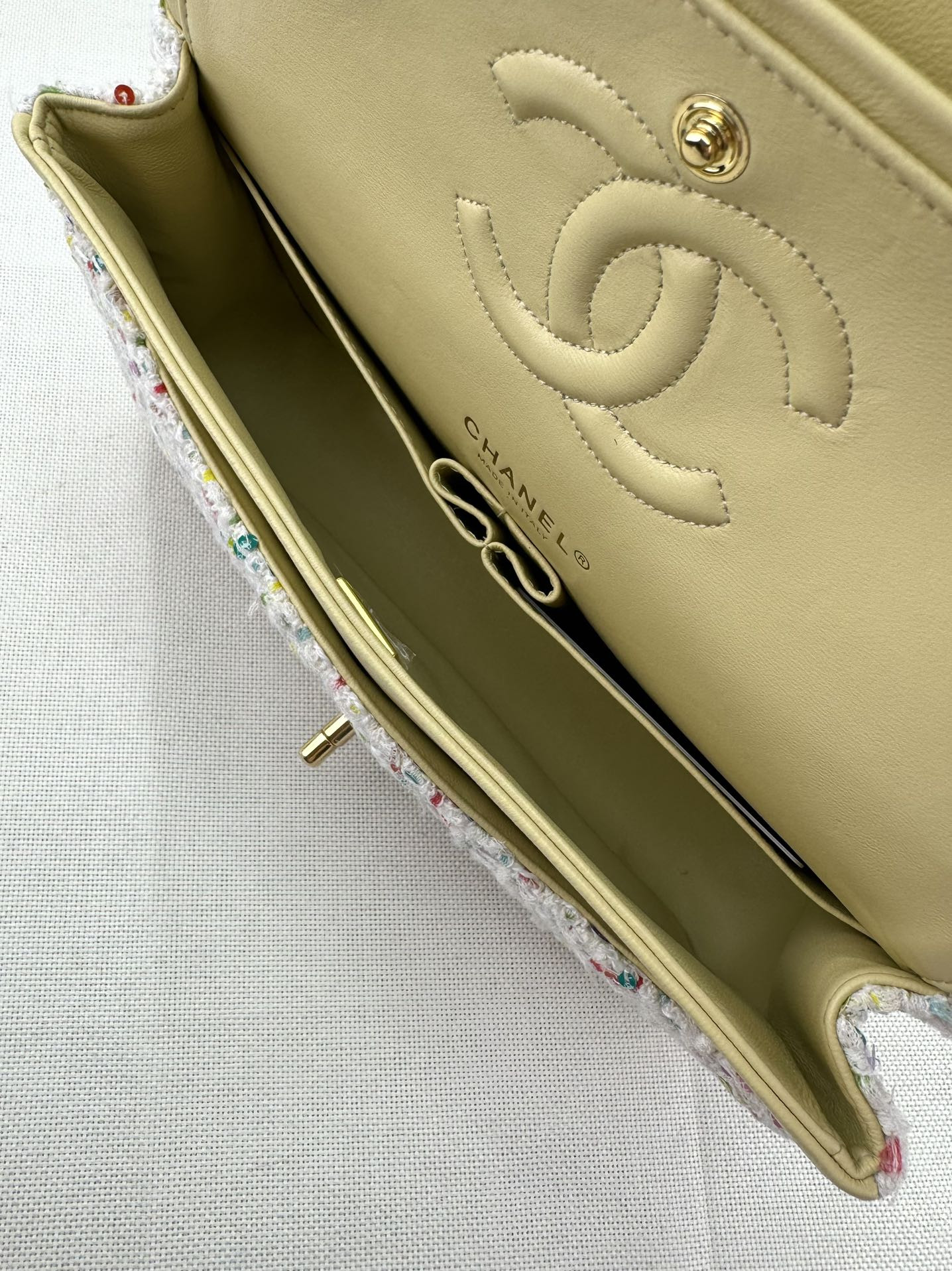 CHANEL MINI CLASSIC 11.12 HANDBAG 25 15.5 × 25.5 × 6.5 cm