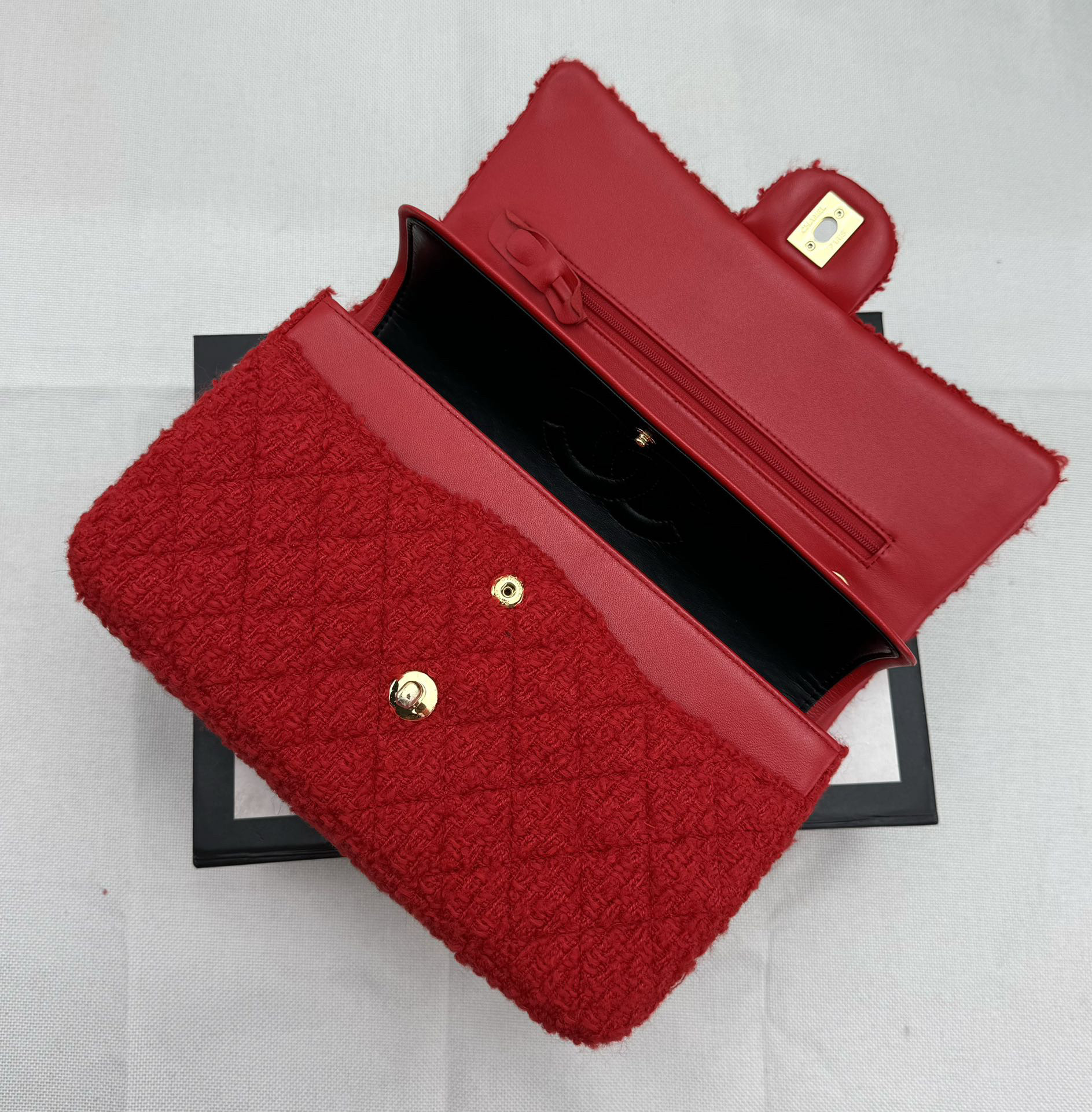 CHANEL MINI CLASSIC 11.12 HANDBAG 25 15.5 × 25.5 × 6.5 cm