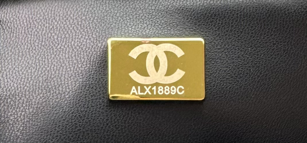 CHANEL MINI CLASSIC 11.12 HANDBAG 25 15.5 × 25.5 × 6.5 cm