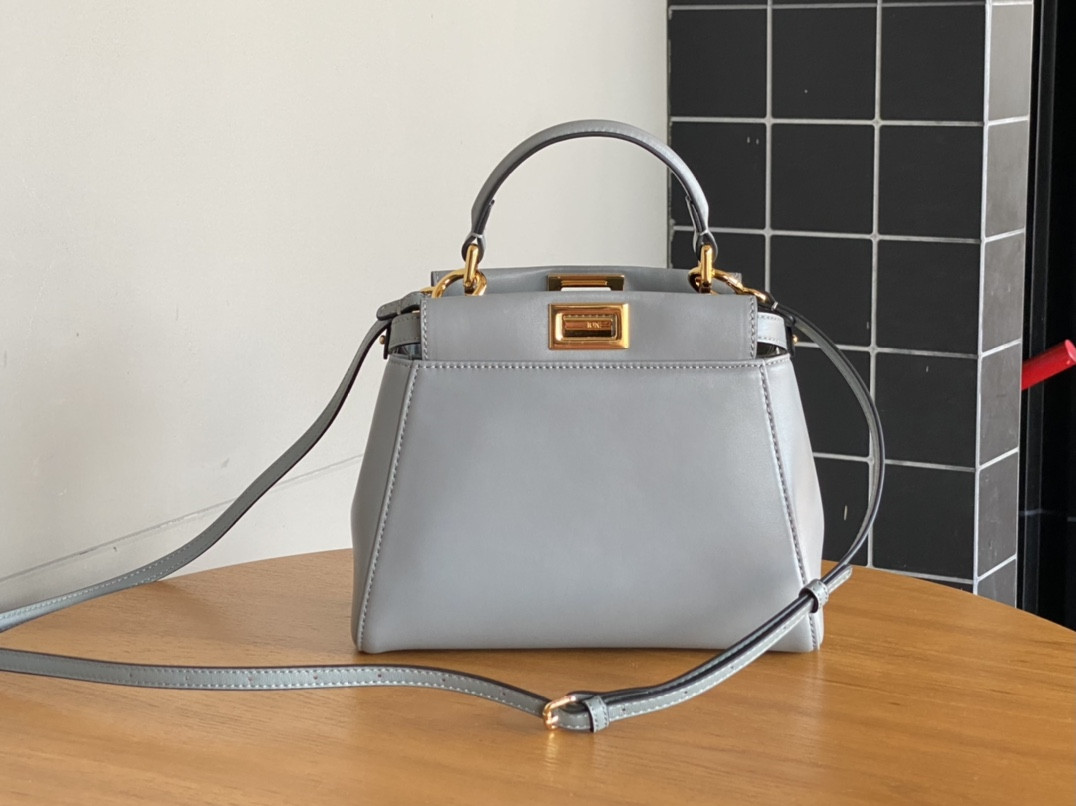 Fendi 8315C Peekaboo bag 23x9x20cm