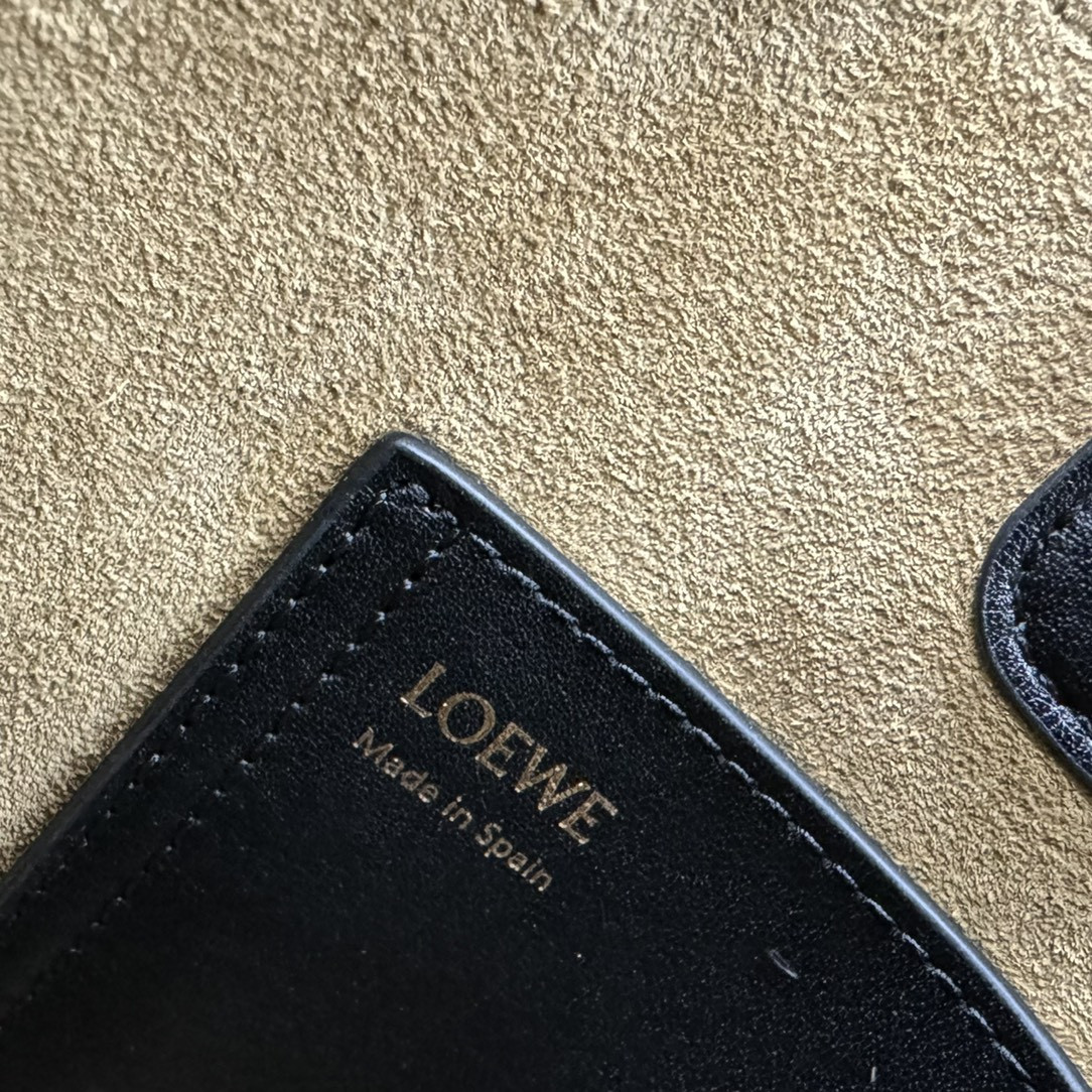 LOEWE Mini Pebble bucket 19.5x16x16cm