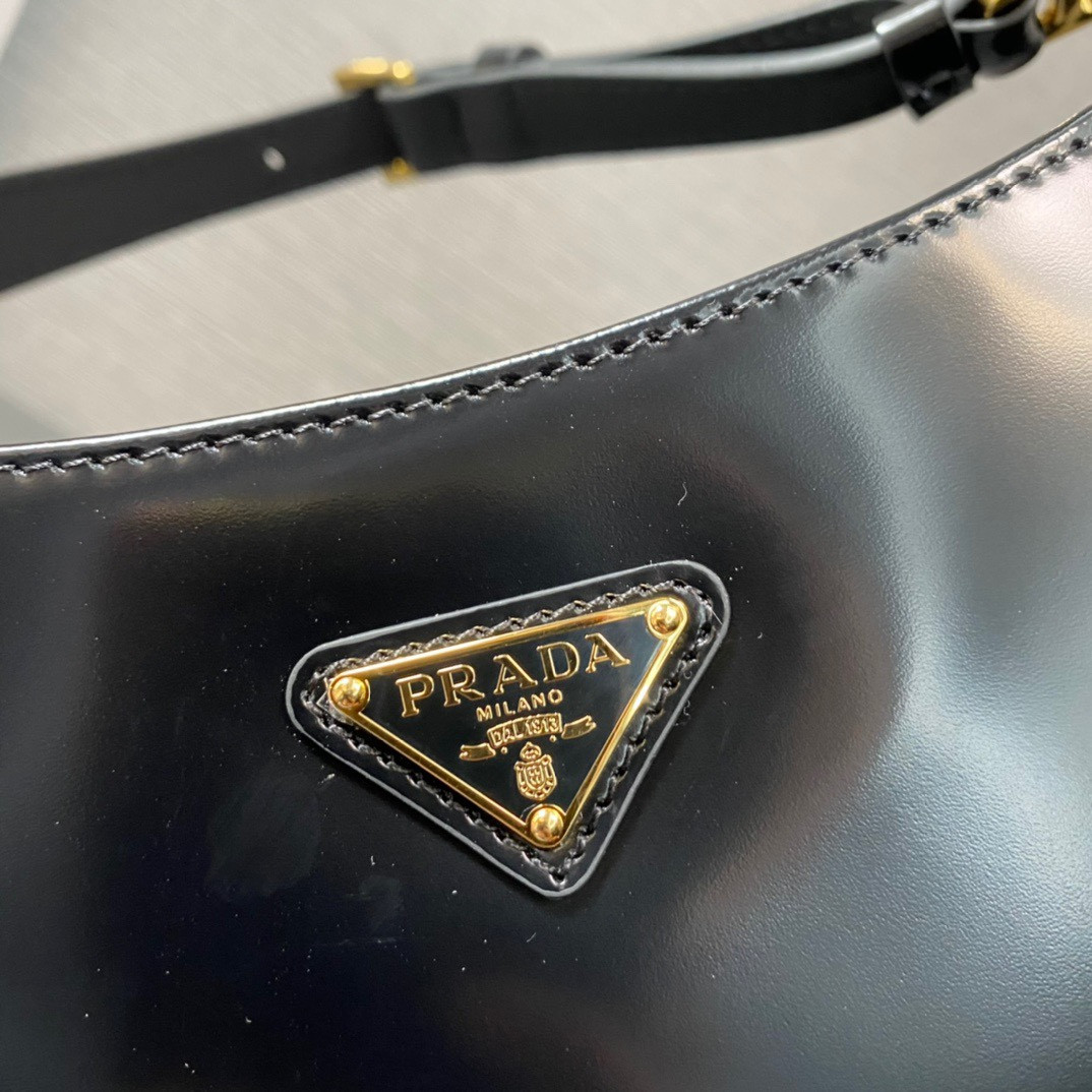 Prada Cleo shoulder bag 22x6x27cm