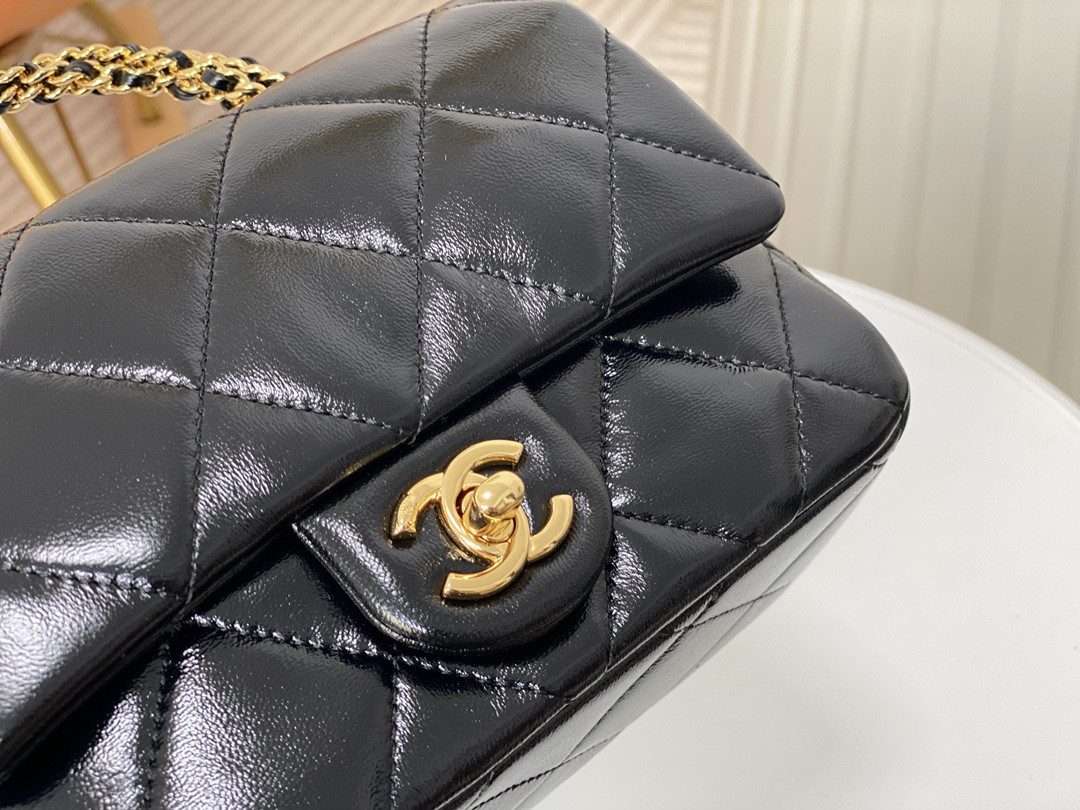 CHANEL WALLET ON CHAIN   19x13x7cm