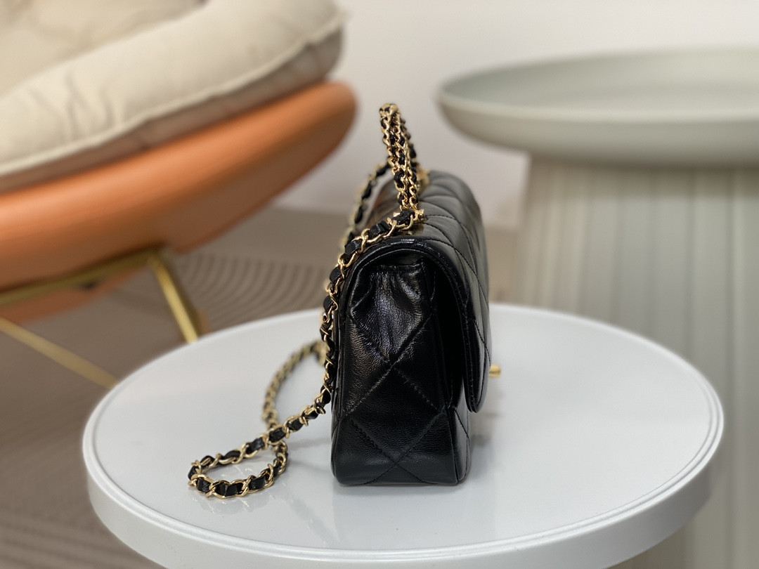 CHANEL WALLET ON CHAIN   19x13x7cm