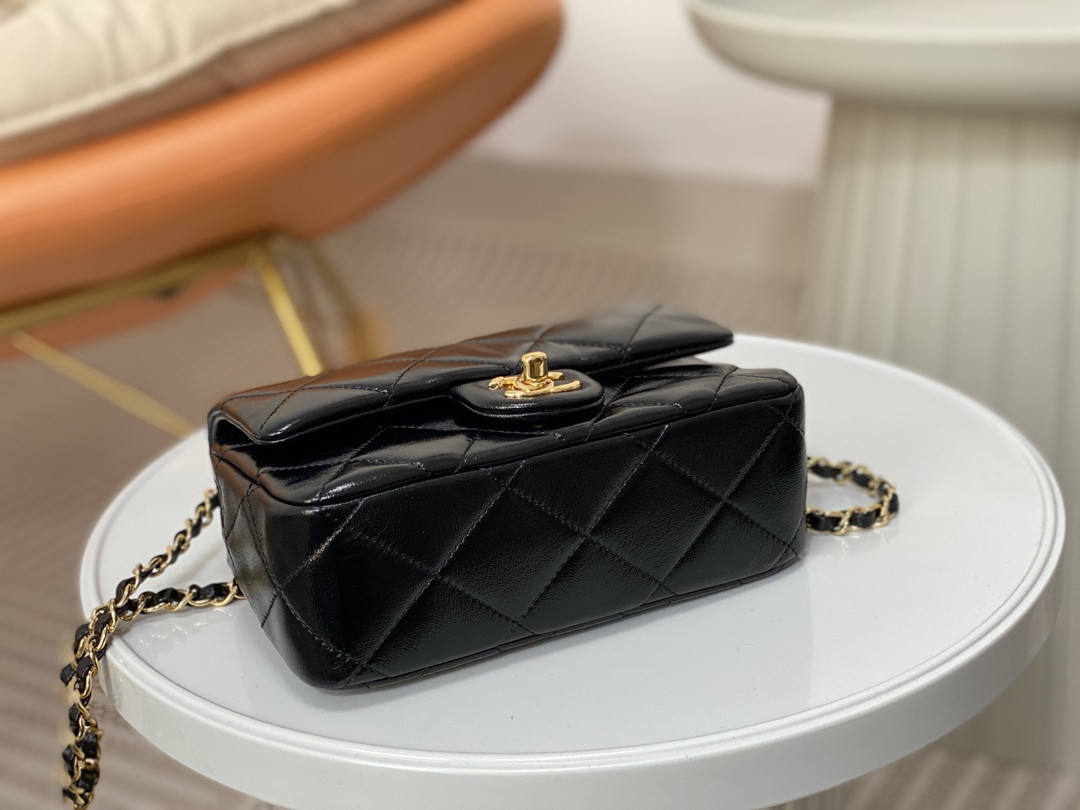 CHANEL WALLET ON CHAIN   19x13x7cm