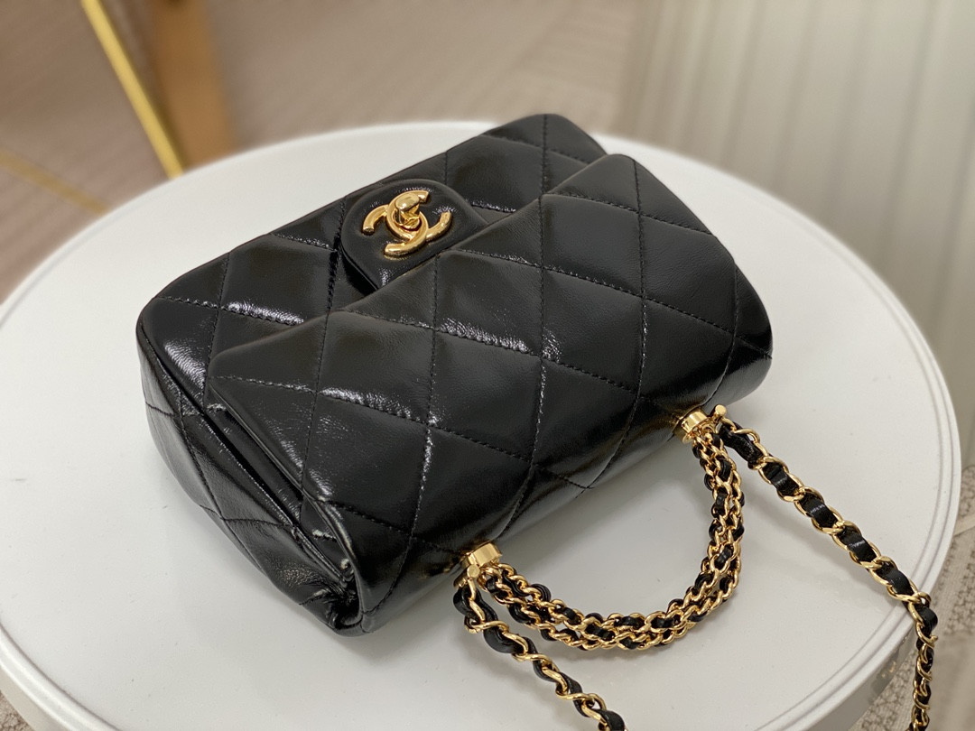 CHANEL WALLET ON CHAIN   19x13x7cm