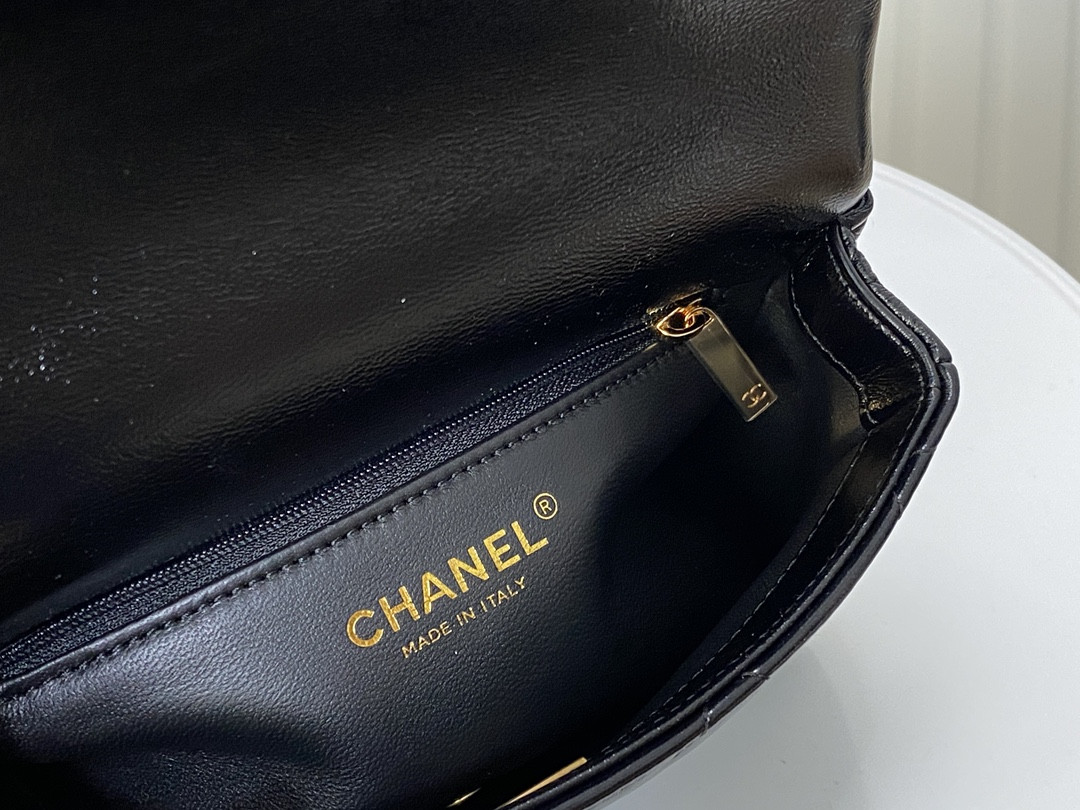 CHANEL WALLET ON CHAIN   19x13x7cm