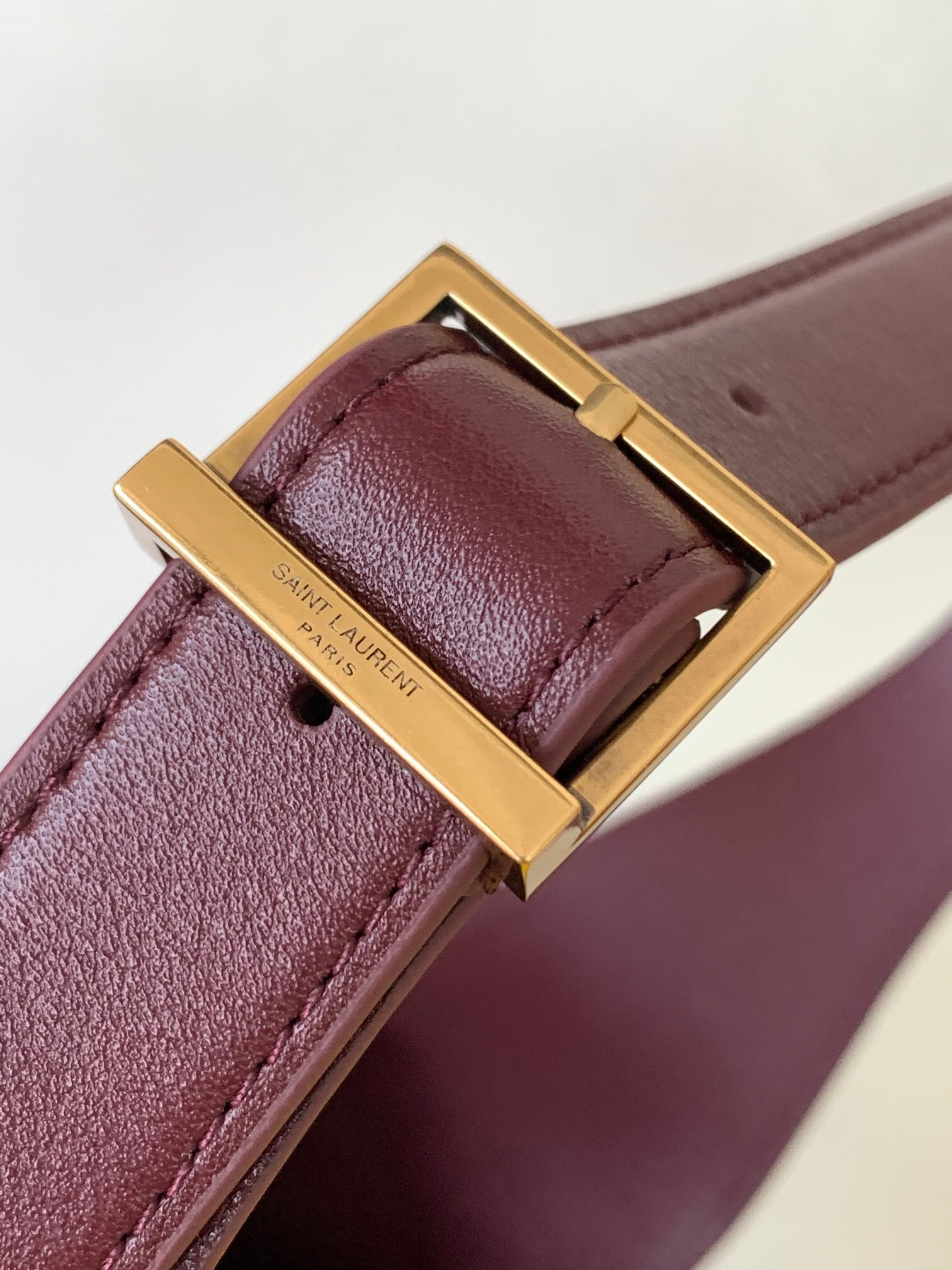 YSL LE 5 À 7 SUPPLE SMALL IN GRAINED LEATHER  23 x 22 x 8.5 cm