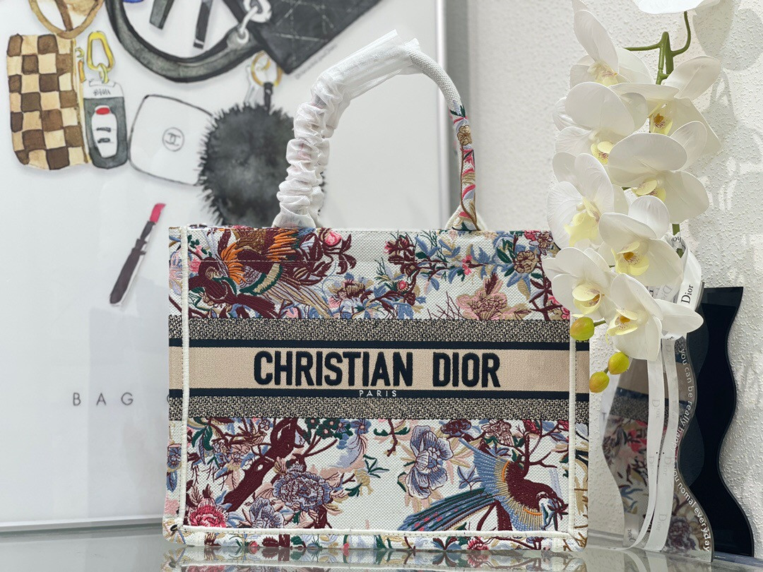 MEDIUM DIOR BOOK TOTE White Multicolor Dragon Zodiac Embroidery 36 x 27.5 x 16.5 cm