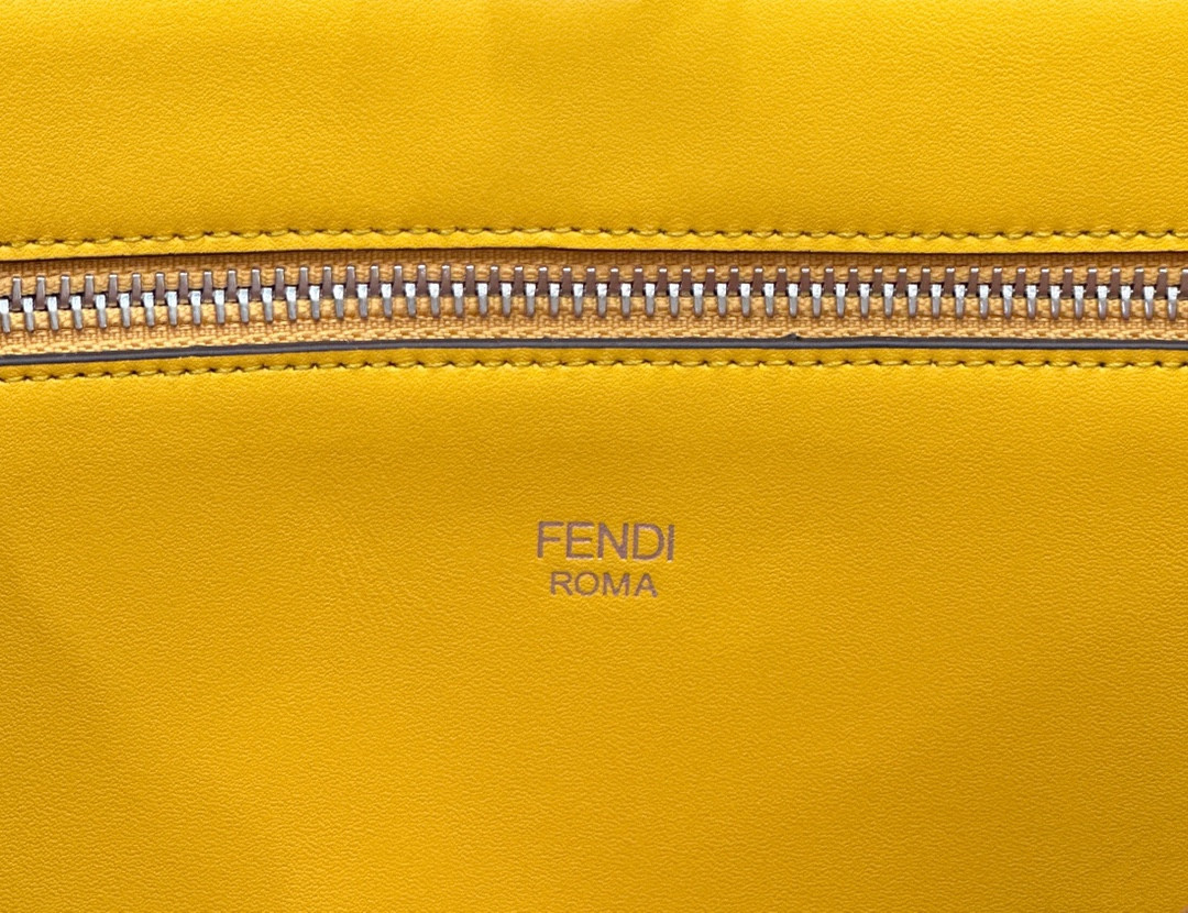Fendi Peekaboo ISeeU Medium Black leather bag 34x12x38cm