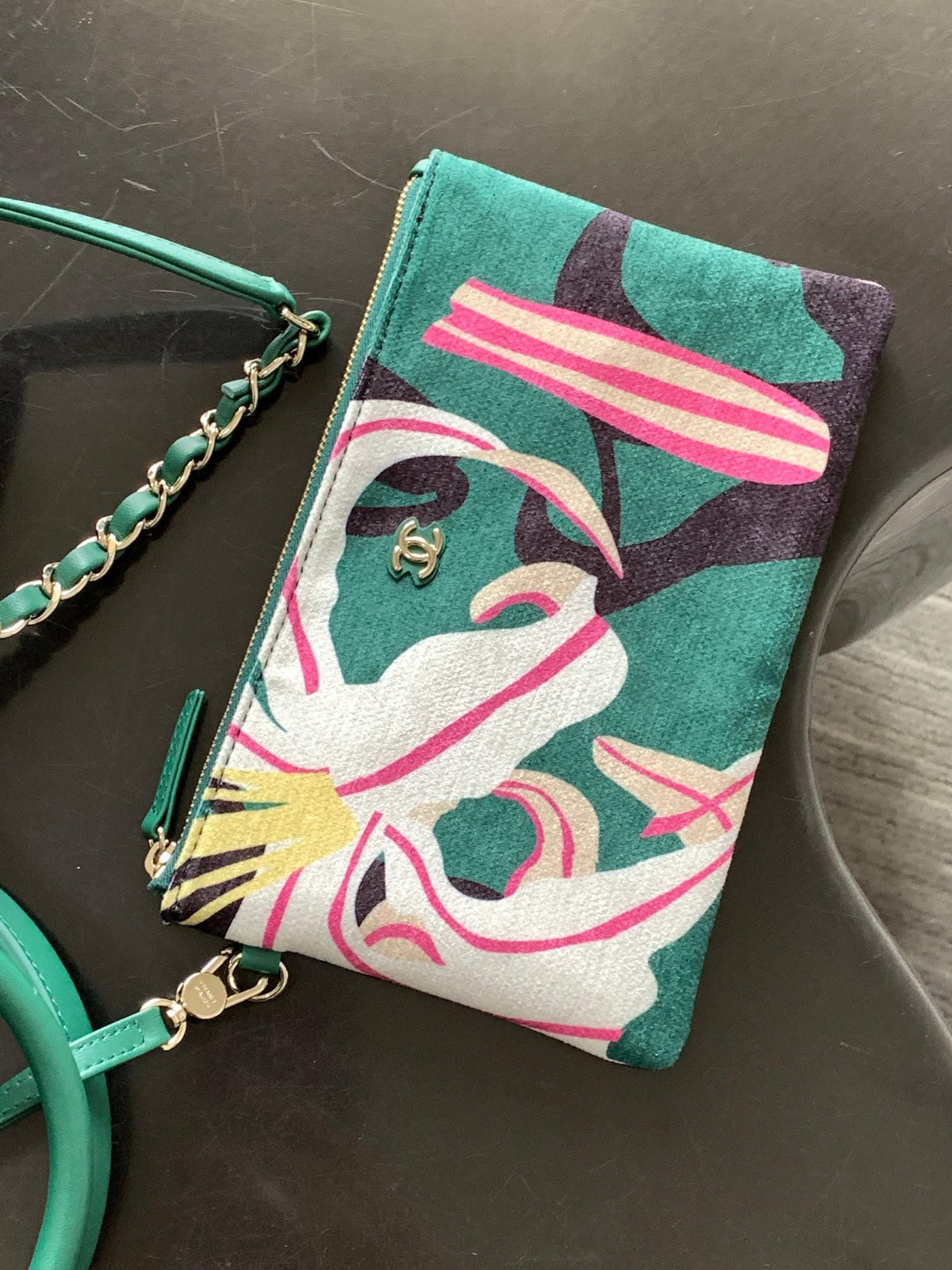 Chanel Shopping Bag 35x27x16cm (Bag opening 41cm)