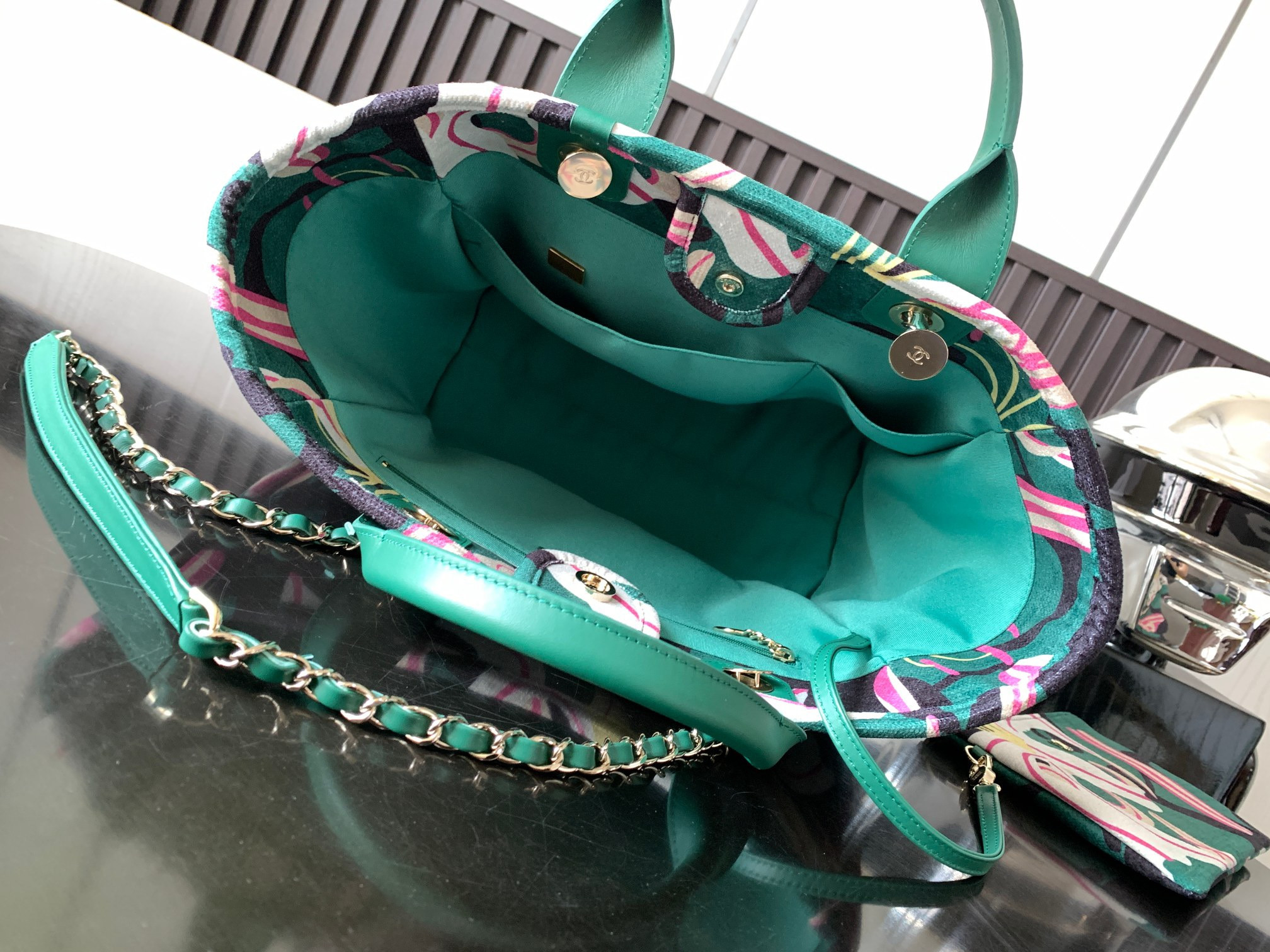 Chanel Shopping Bag 35x27x16cm (Bag opening 41cm)