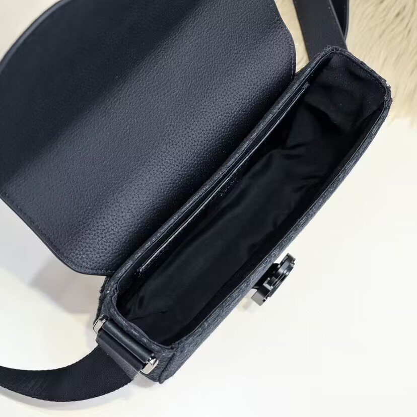 Dior Saddle Messenger Bag with Flap 23 x18 x6cm