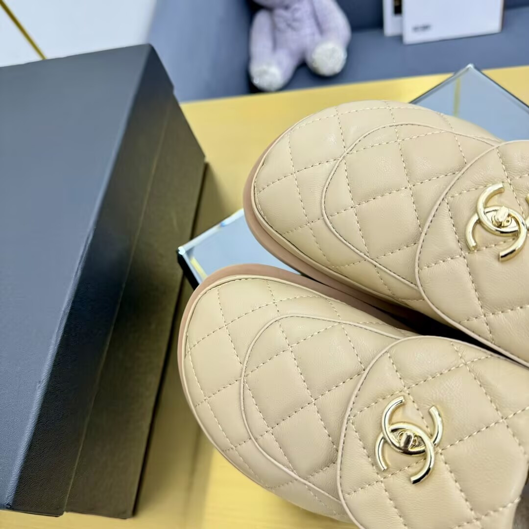UA CHANEL MULES