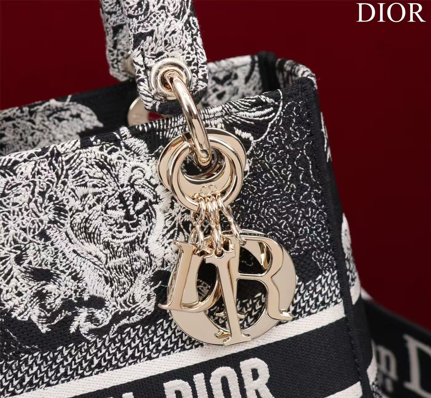 MEDIUM DIOR LADY D-LITE BAG  24 x 20 x 11 cm