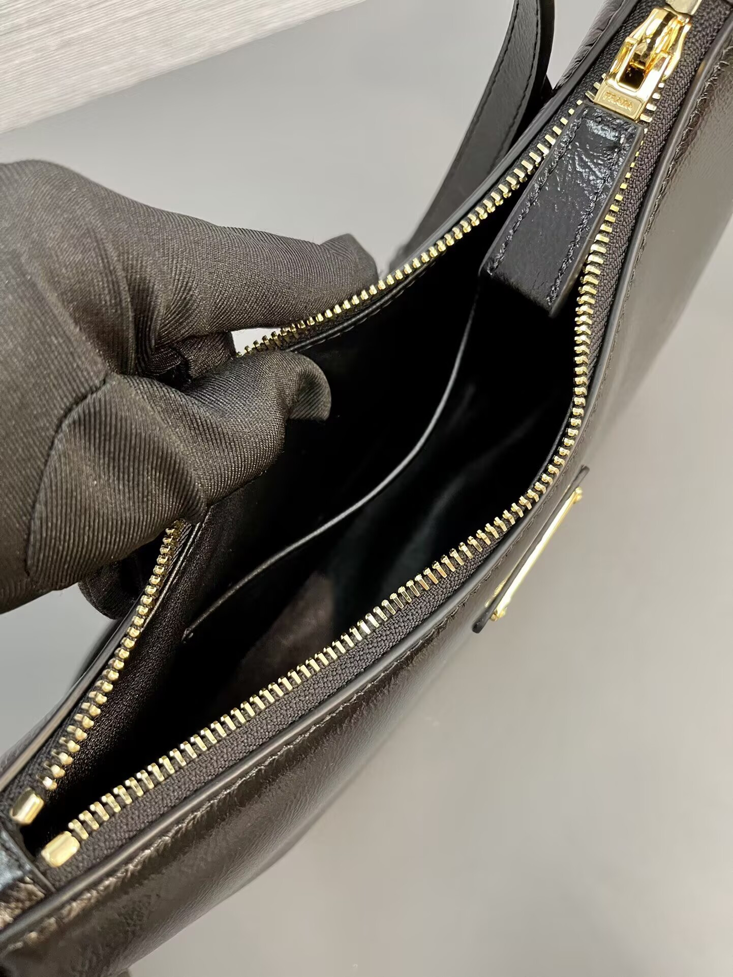 Prada Arqué Shoulder Bag 22.5x18.5x6.5cm