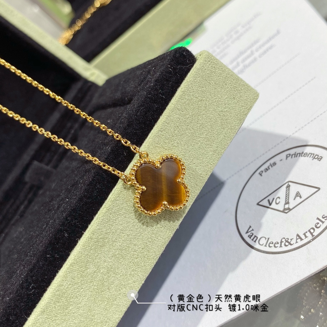 Van Cleef & Arpels Medium Classic Natural yellow tiger eye four leaf clover Necklace Diameter approx 1.5cm,Chain length approx 40+5cm