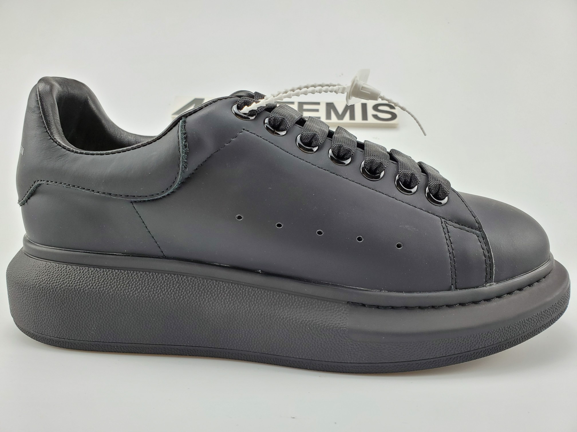 ALEXANDER MCQUEEN Trainers Black