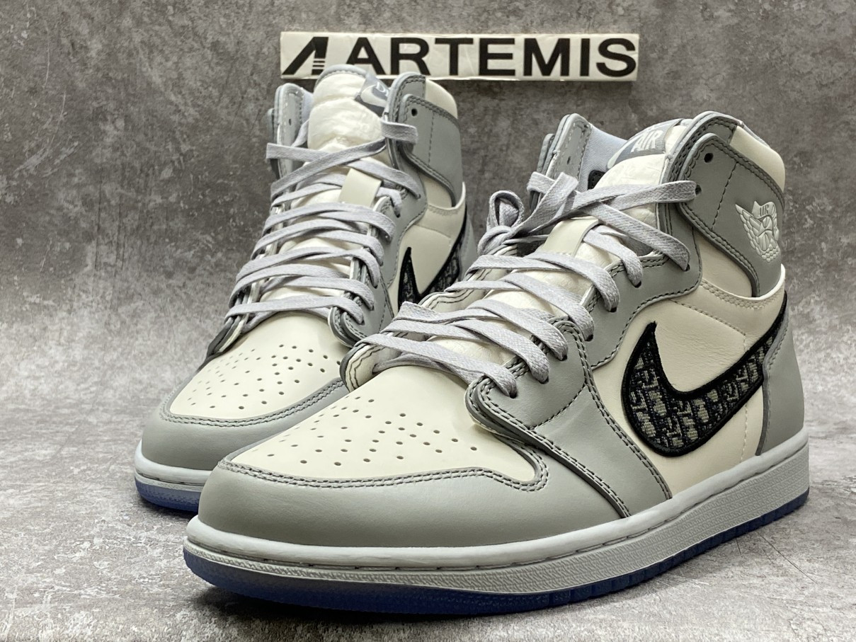 Air Jordan 1 Retro High Dior (Blue Box Version)