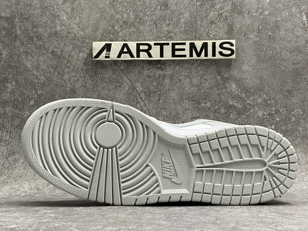 Nike SB Dunk Low Photon Dust