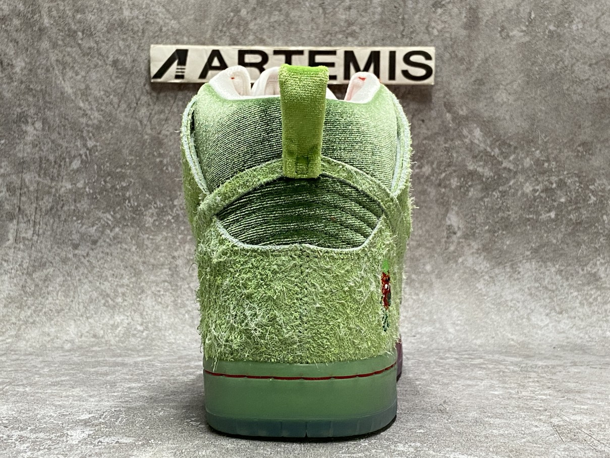 Nike SB Dunk High Strawberry Cough