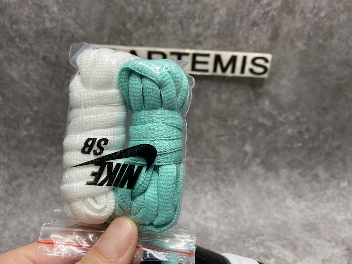 Nike Dunk SB Low Diamond Supply Co. Tiffany