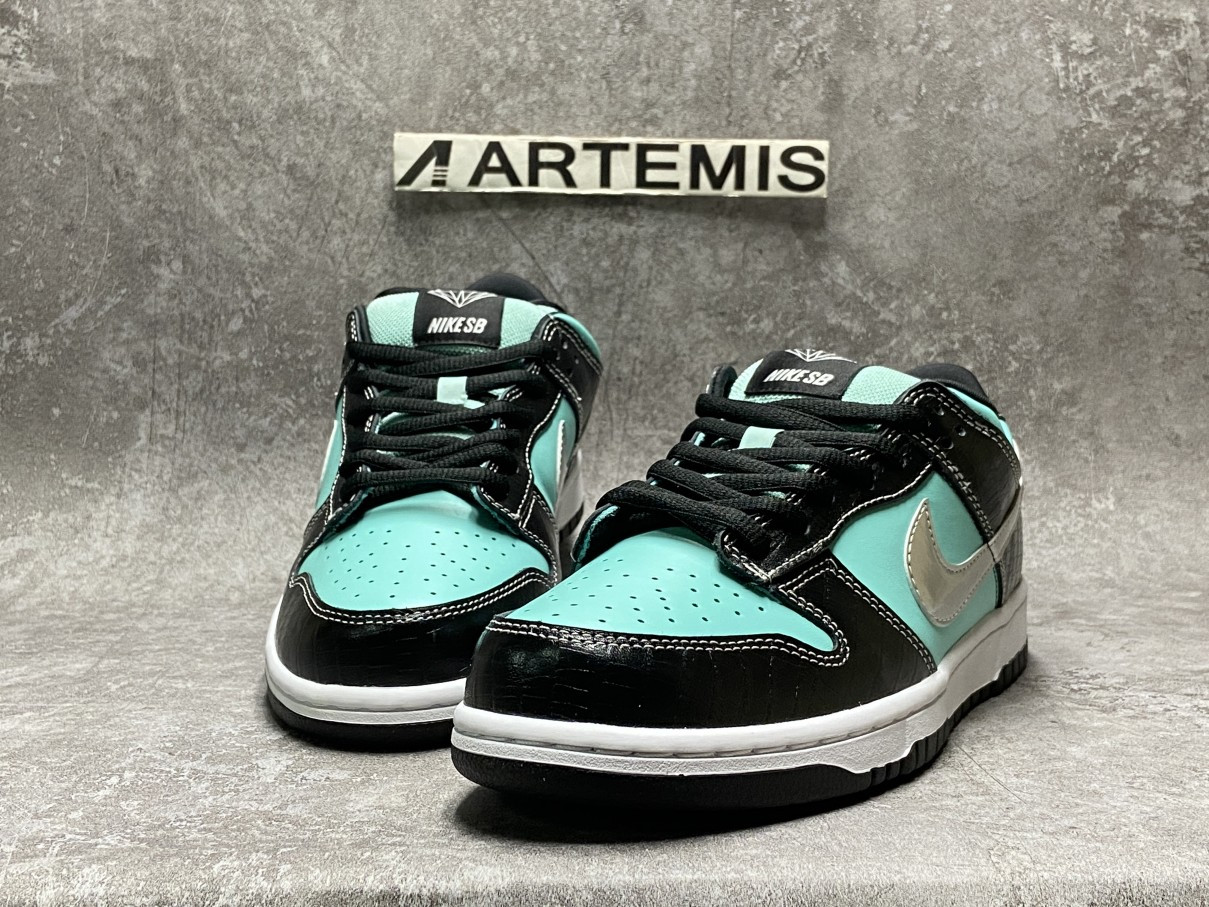 Nike Dunk SB Low Diamond Supply Co. Tiffany