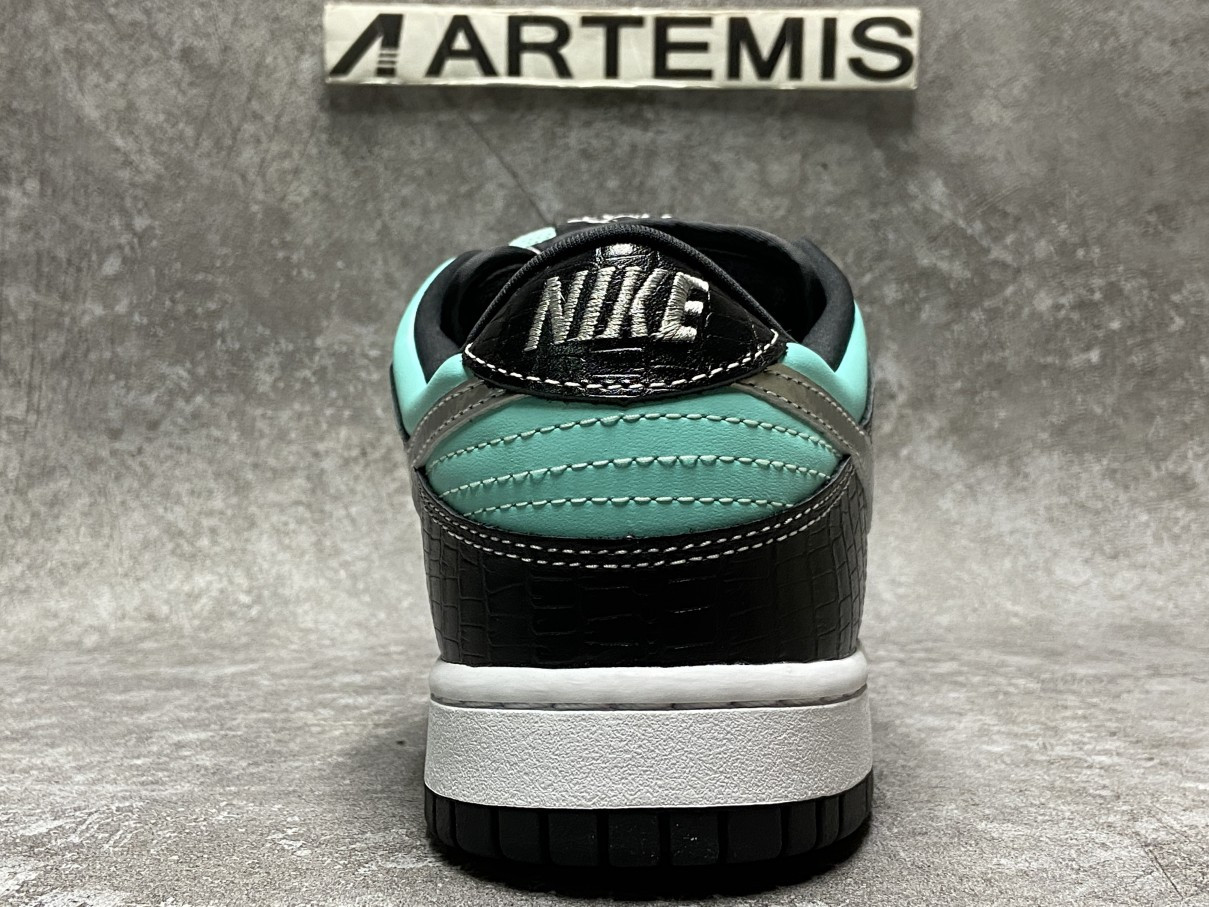 Nike Dunk SB Low Diamond Supply Co. Tiffany