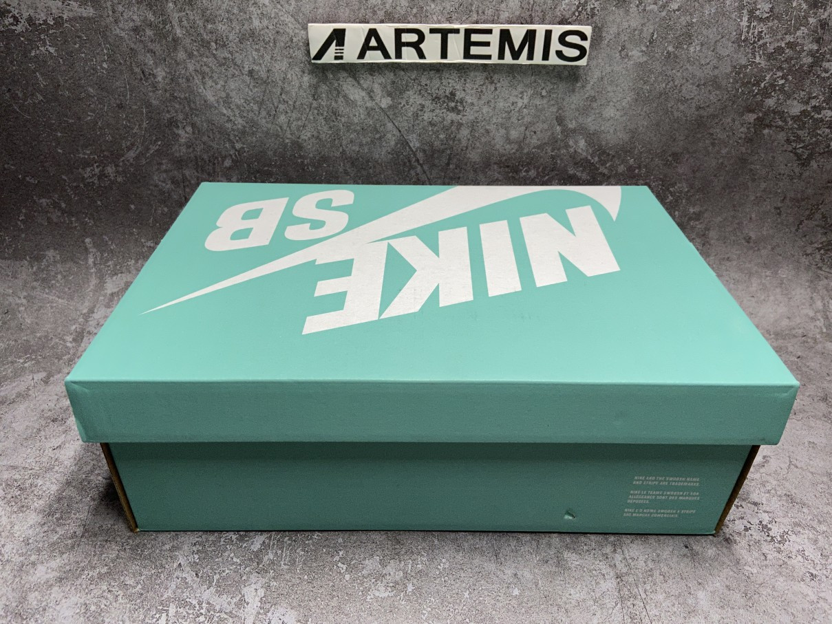 Nike SB Dunk Low Crimson