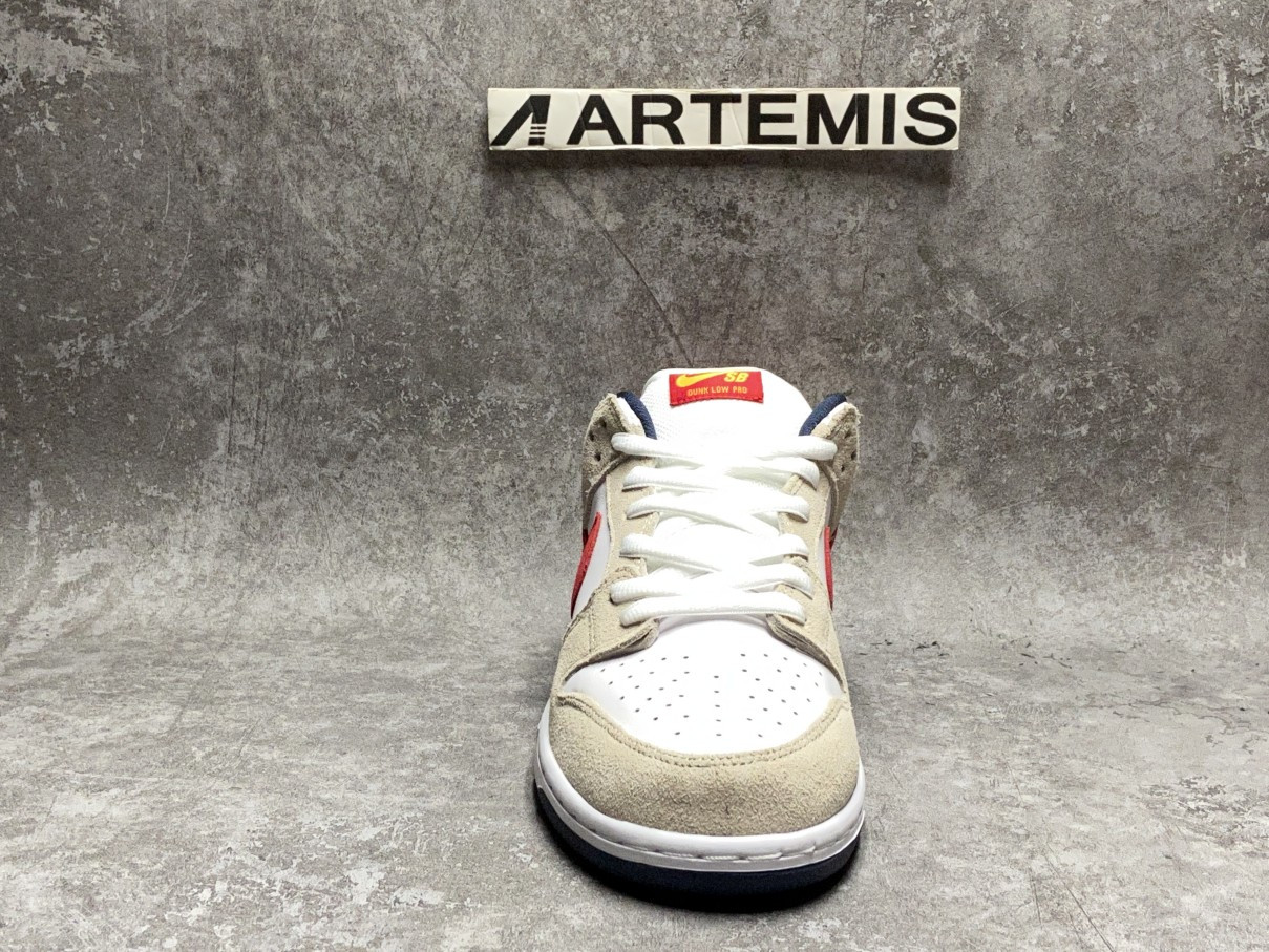 Nike SB Dunk Low Crimson