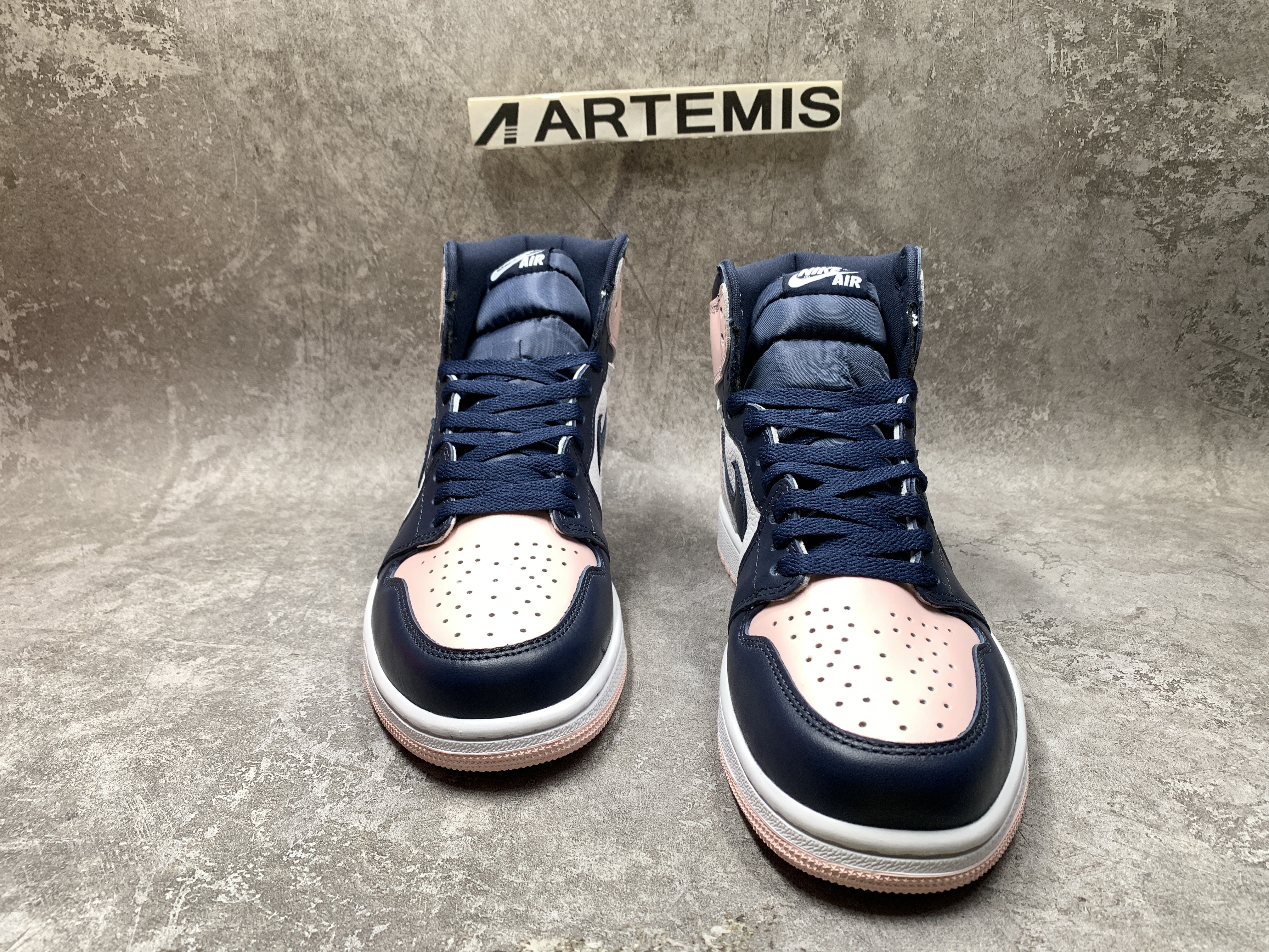 Air Jordan 1 Retro High OG SE Bubble Gum Atmosphere