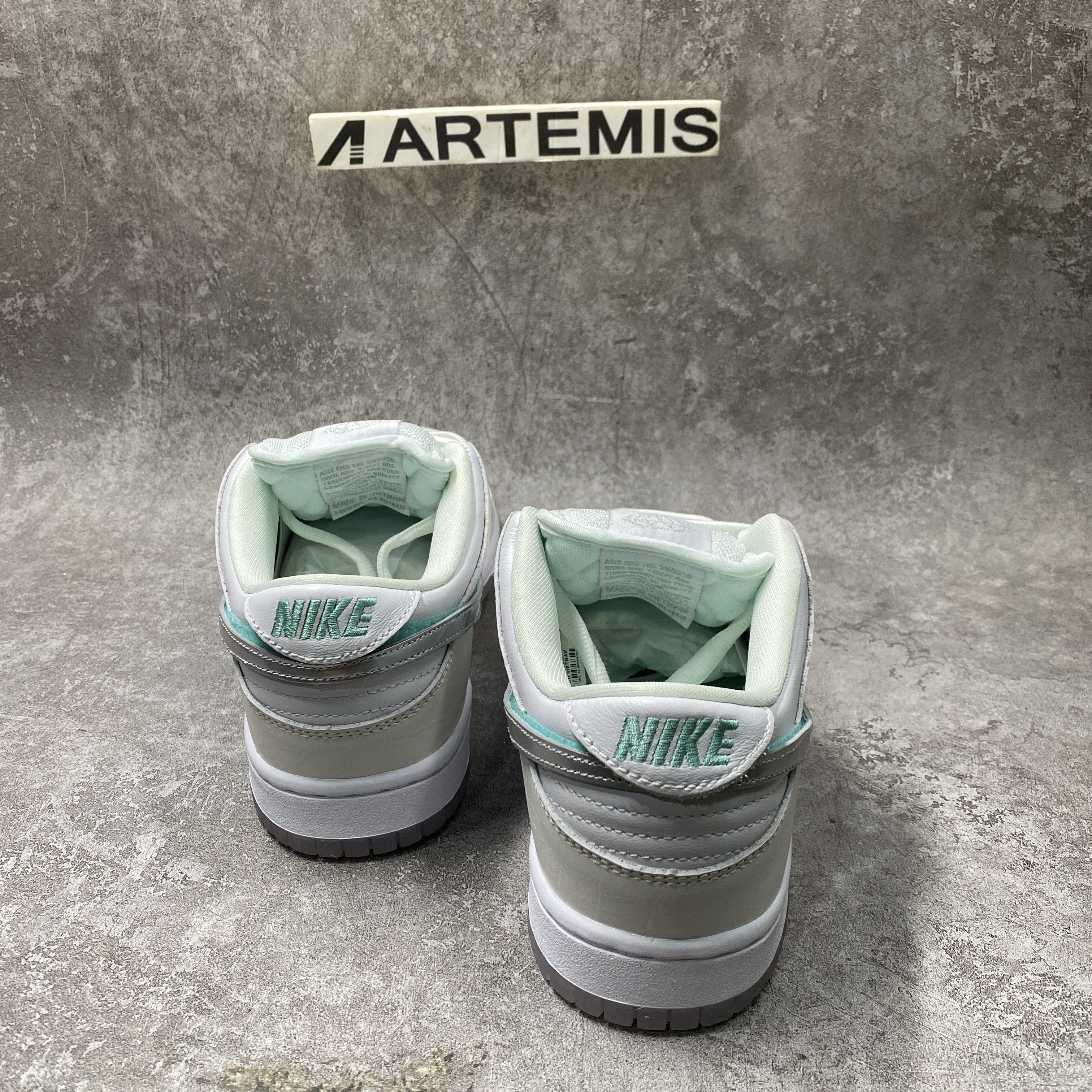 Nike SB Dunk Low Diamond Supply Co White Diamond