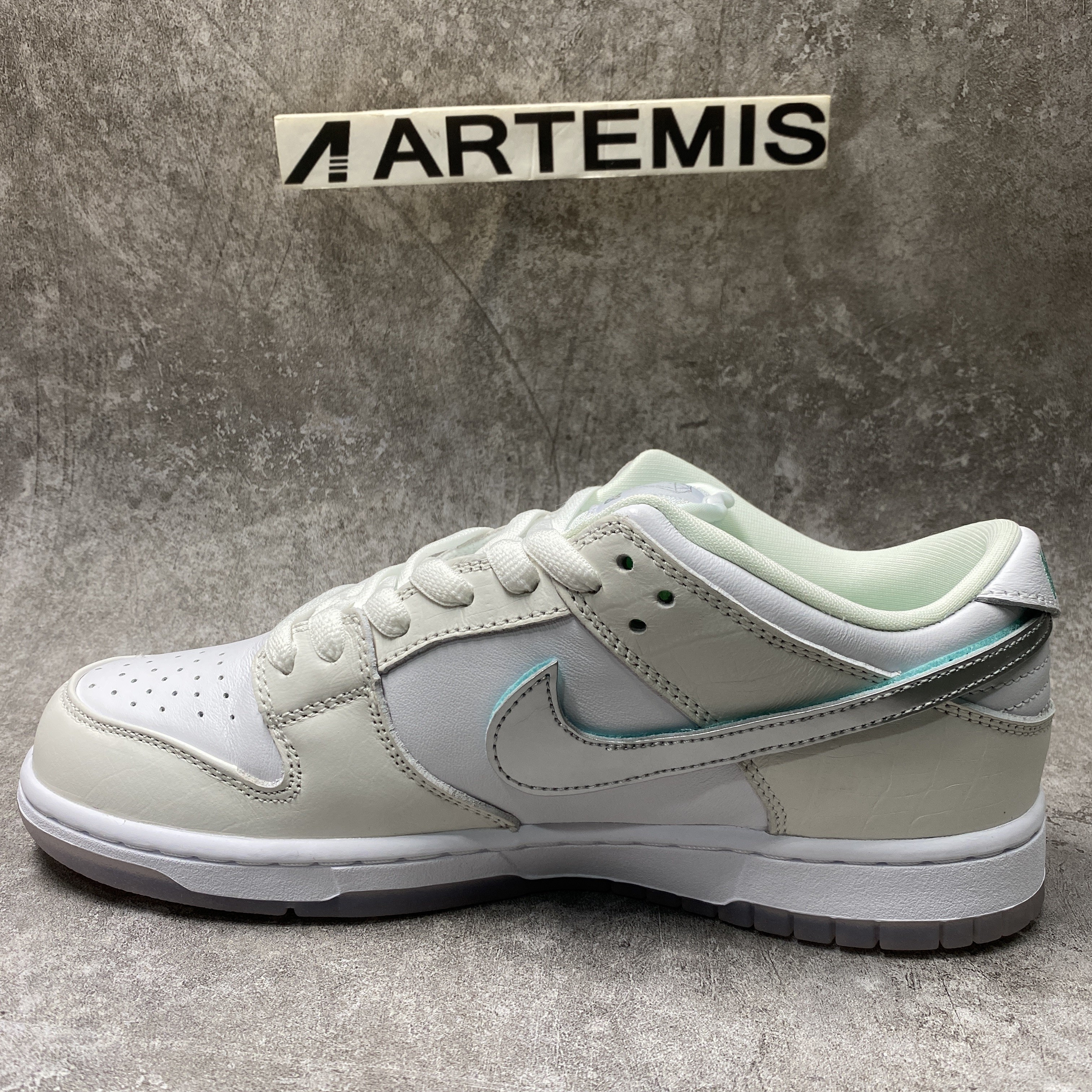 Nike SB Dunk Low Diamond Supply Co White Diamond