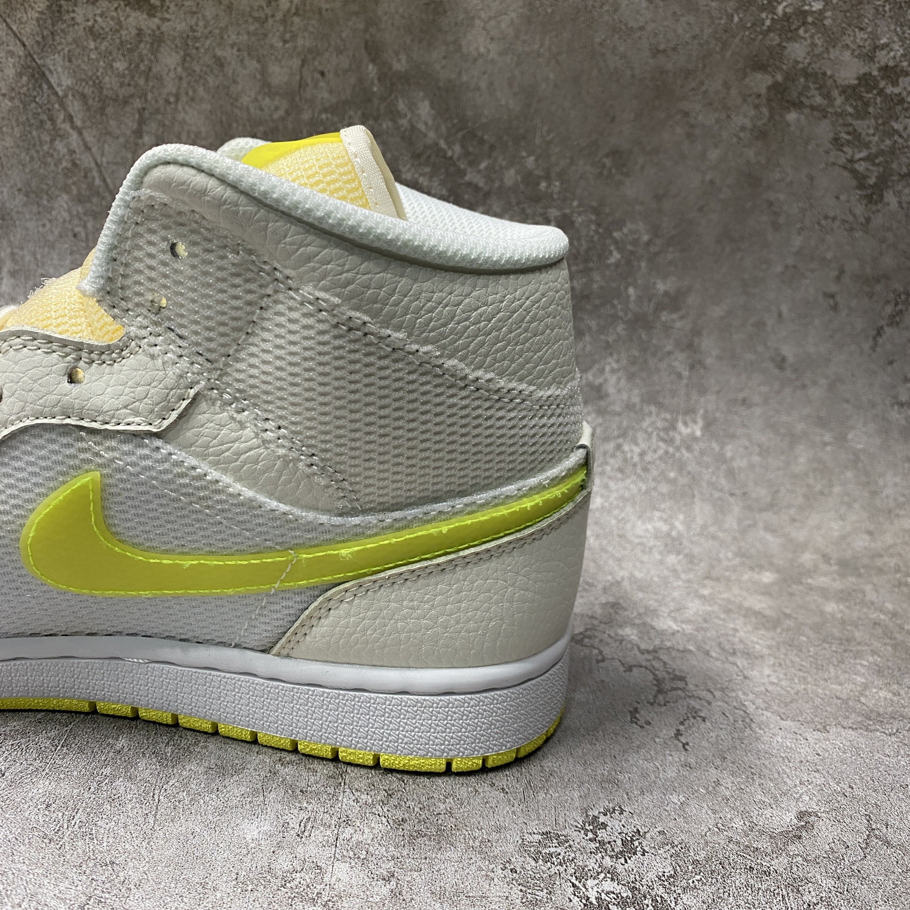 Air Jordan 1 Mid SE Voltage Yellow