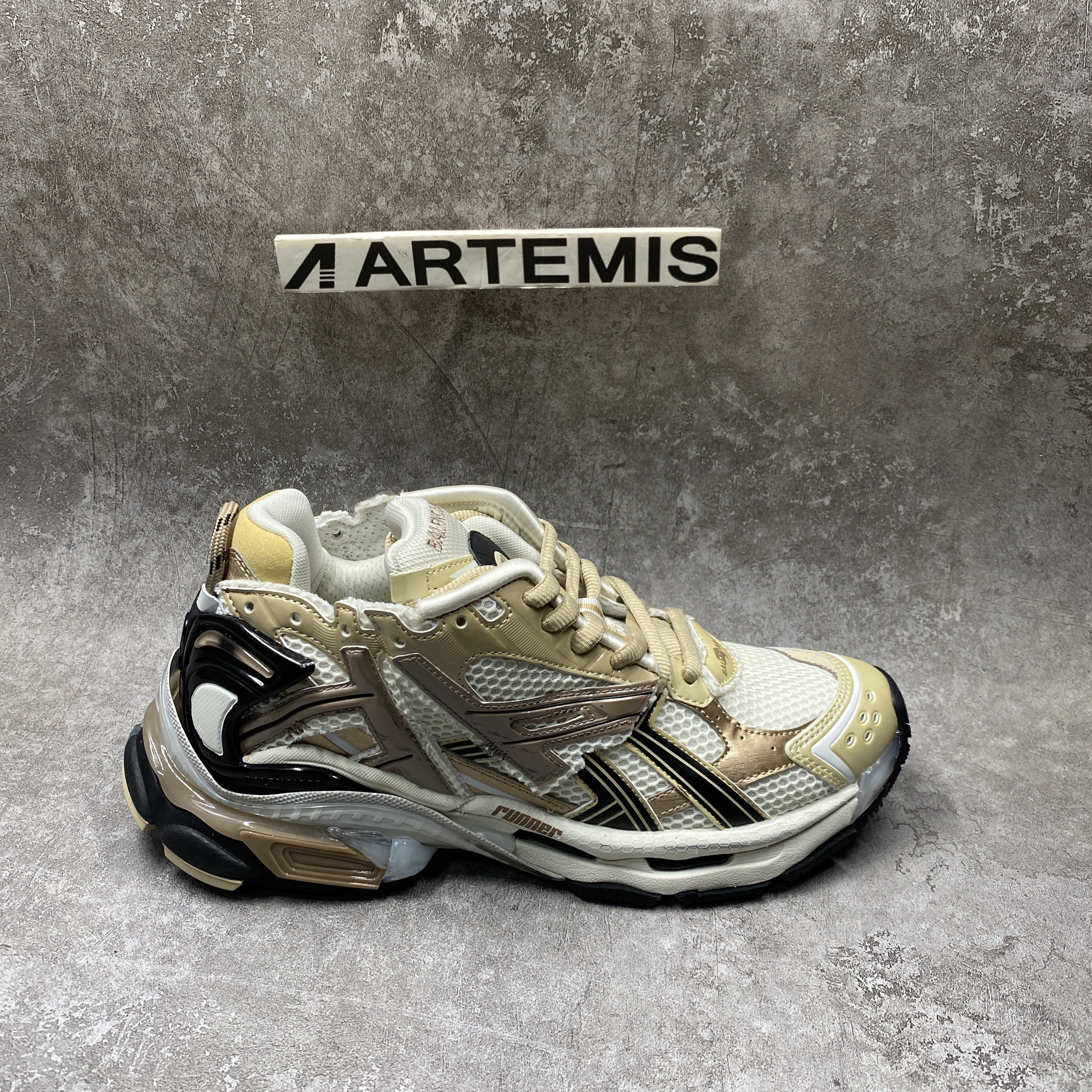Balenciga Runner Beige Black White