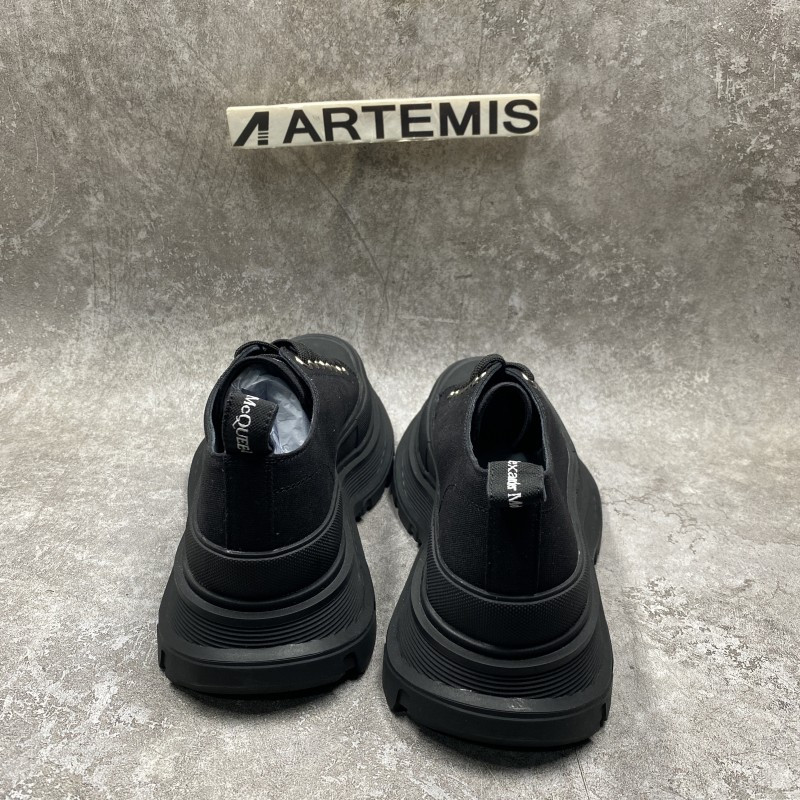 Alexander McQueen Tread Slick Low Lace Up Black