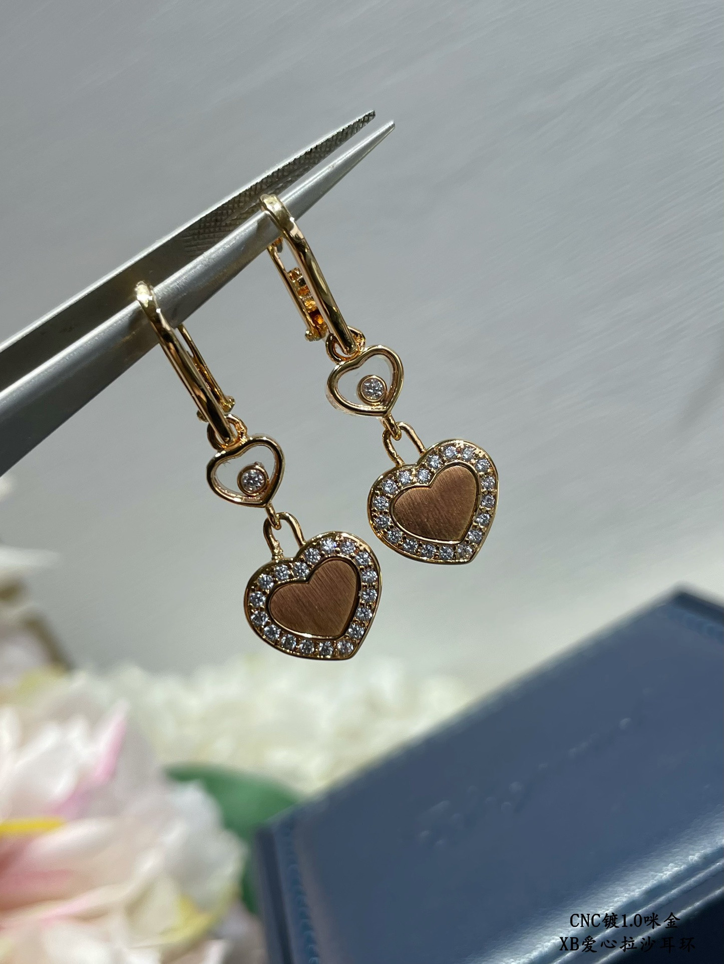 Chopard Heart-shaped Edge Diamond Brushed Earrings