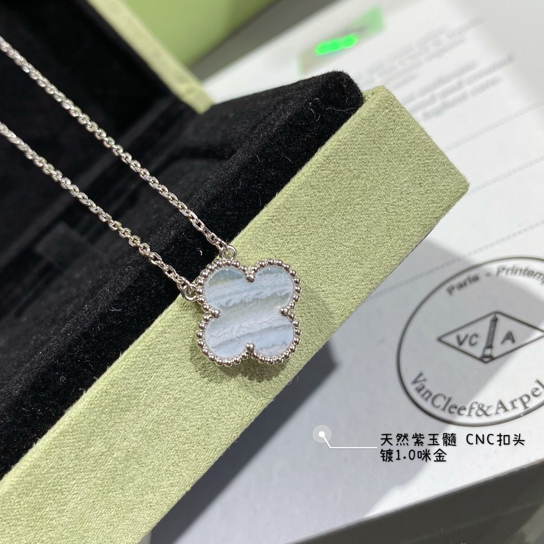 Van Cleef & Arpels Medium Classic Natural purple chalcedony four-leaf clover Necklace Diameter approx 1.5cm,Chain length approx 40+5cm