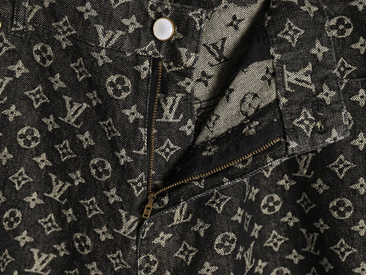 Louis Vuitton LV shorts